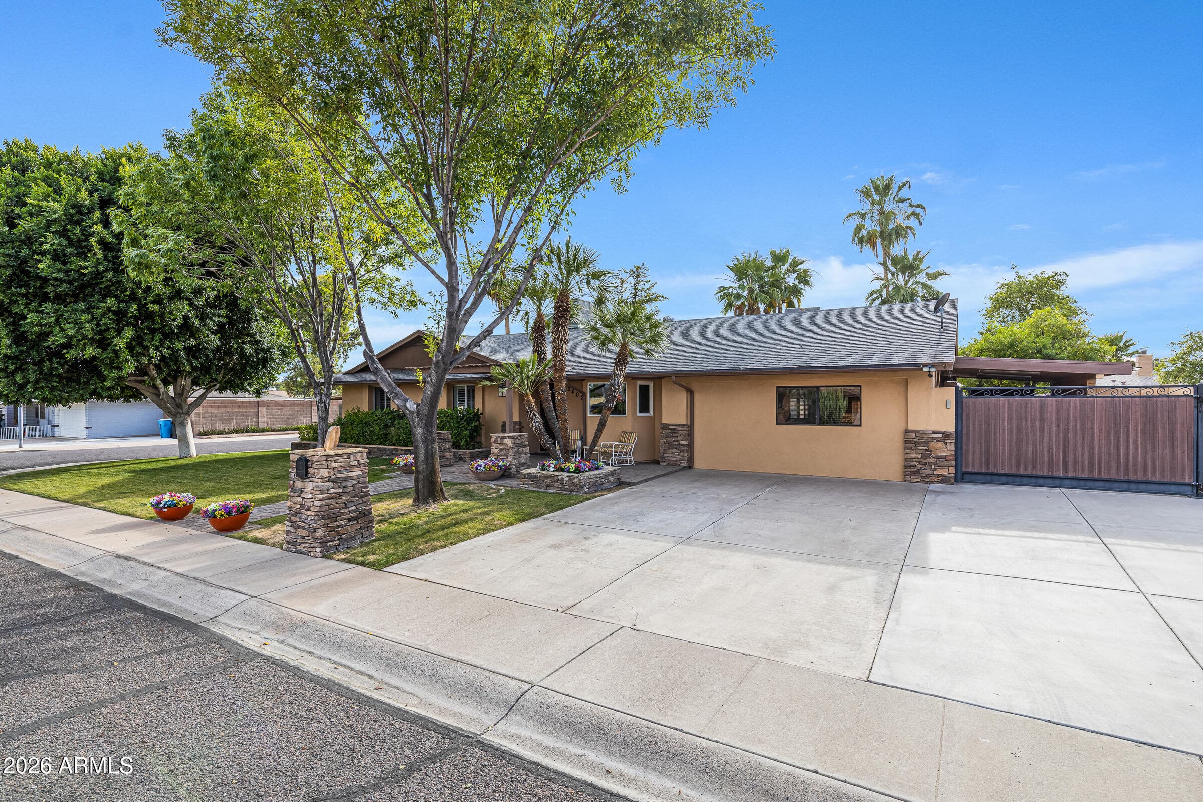 13402 N 47th Pl — photo 2