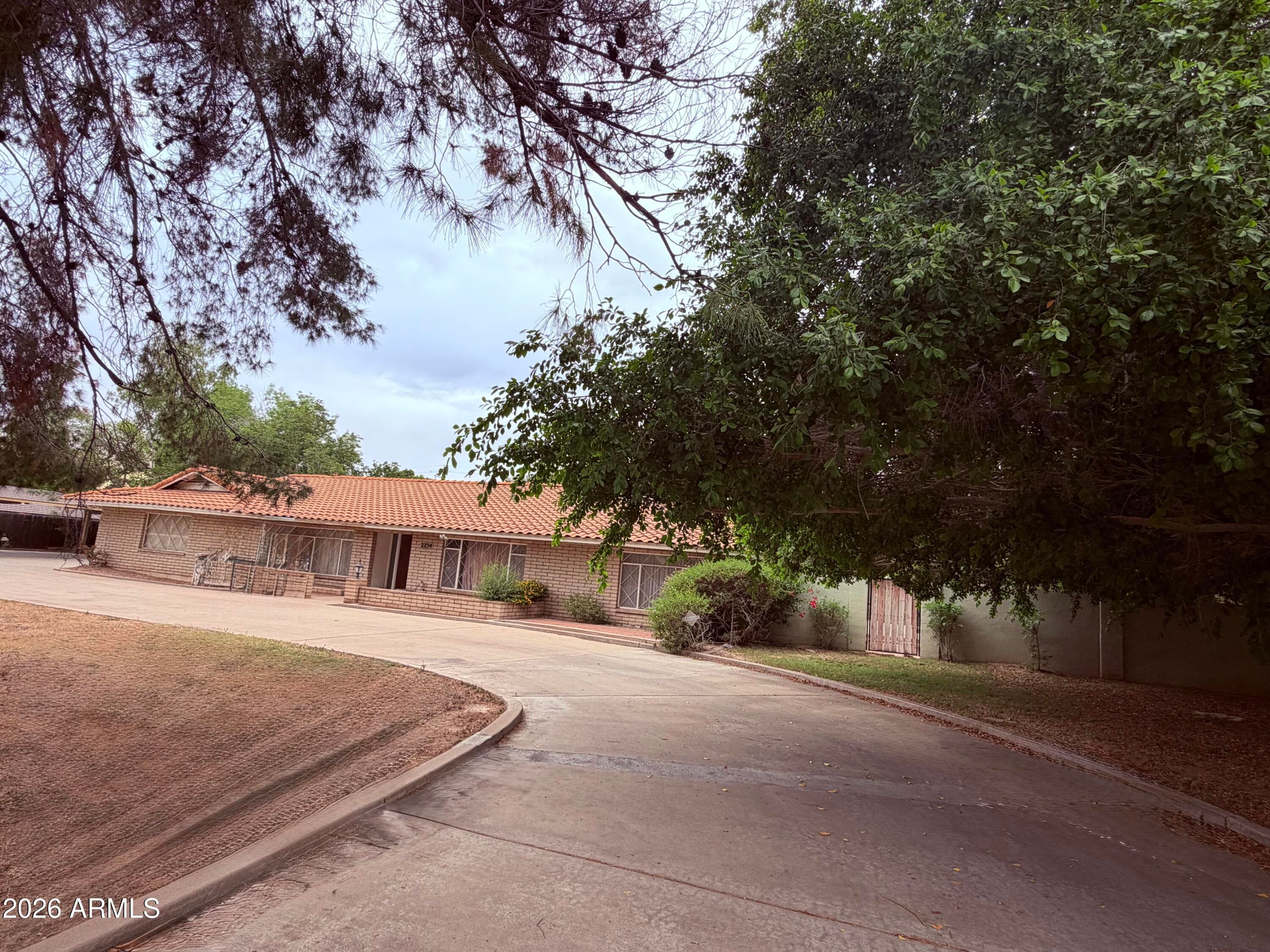 2234 E Missouri Ave — photo 1