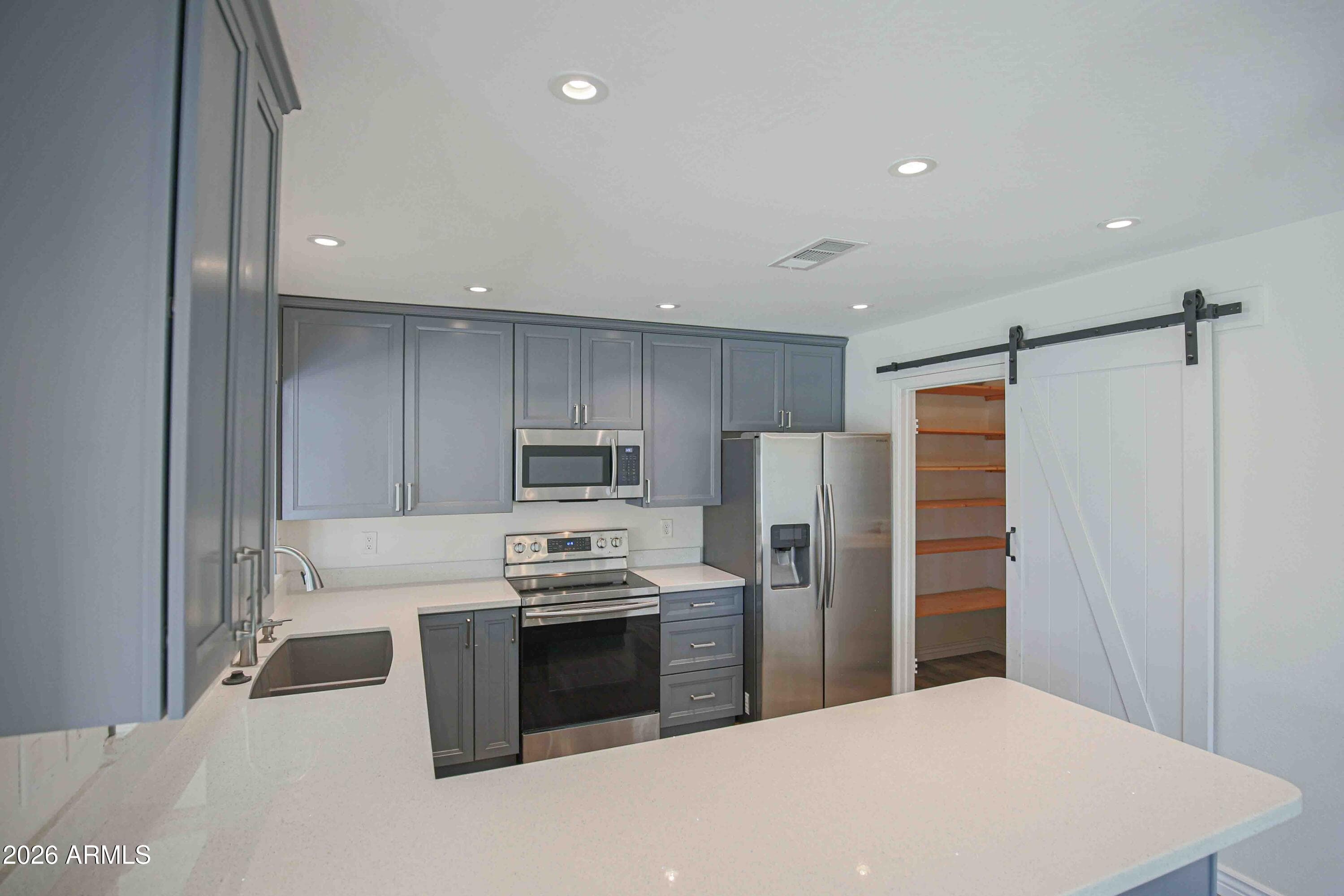 907 W MESQUITE ST - See more photos