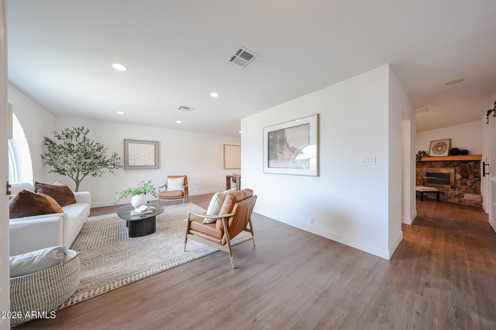 3736 W Grandview Rd — photo 2