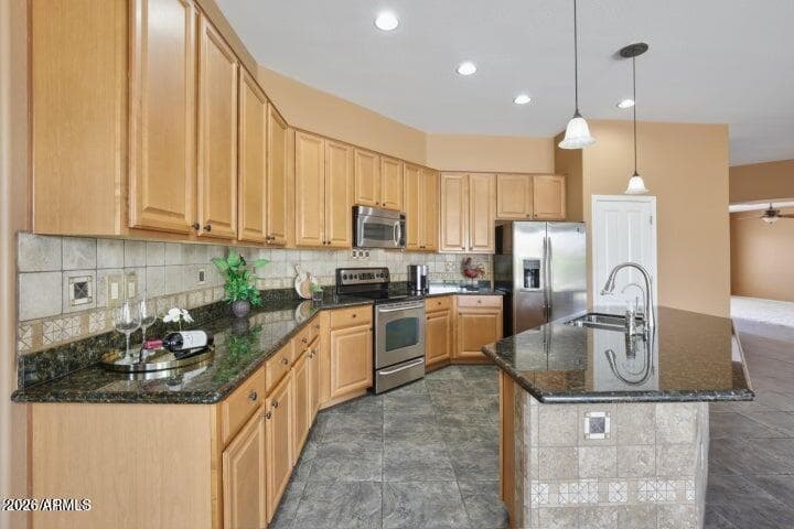 18436 W BANFF LN - Photo 4