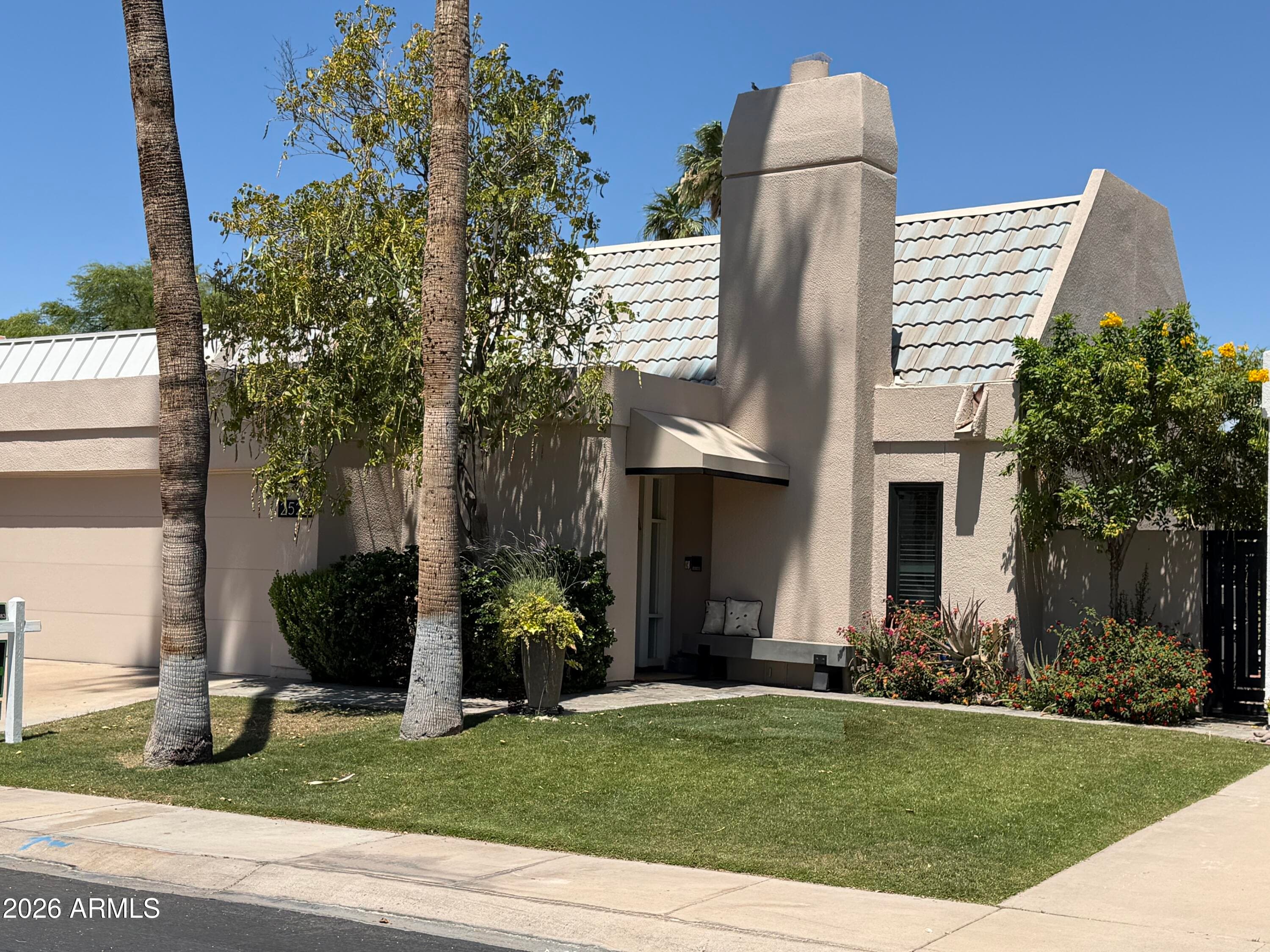 2522 E Oregon Ave — photo 1