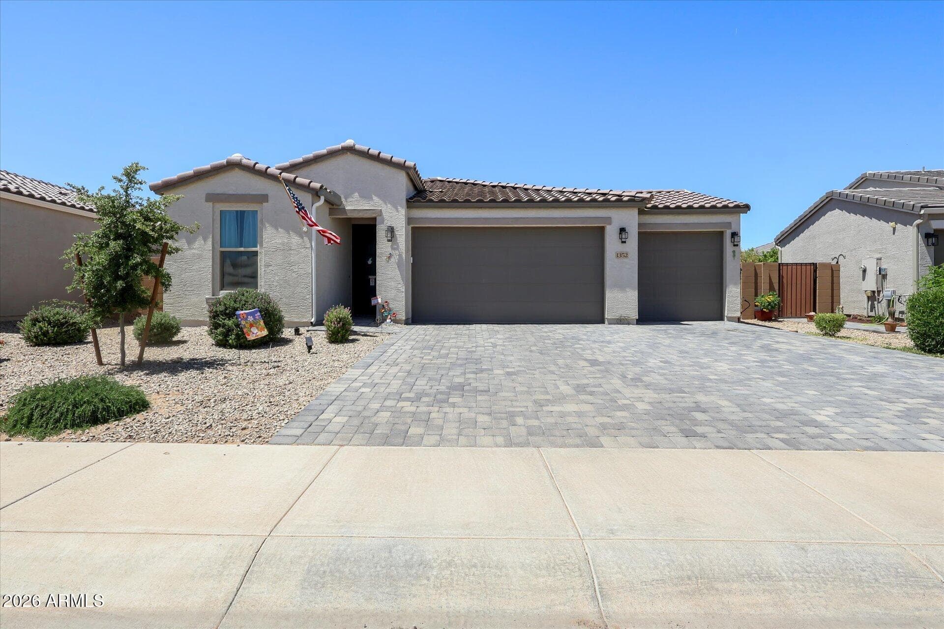 1352 N Larat Ln — photo 1