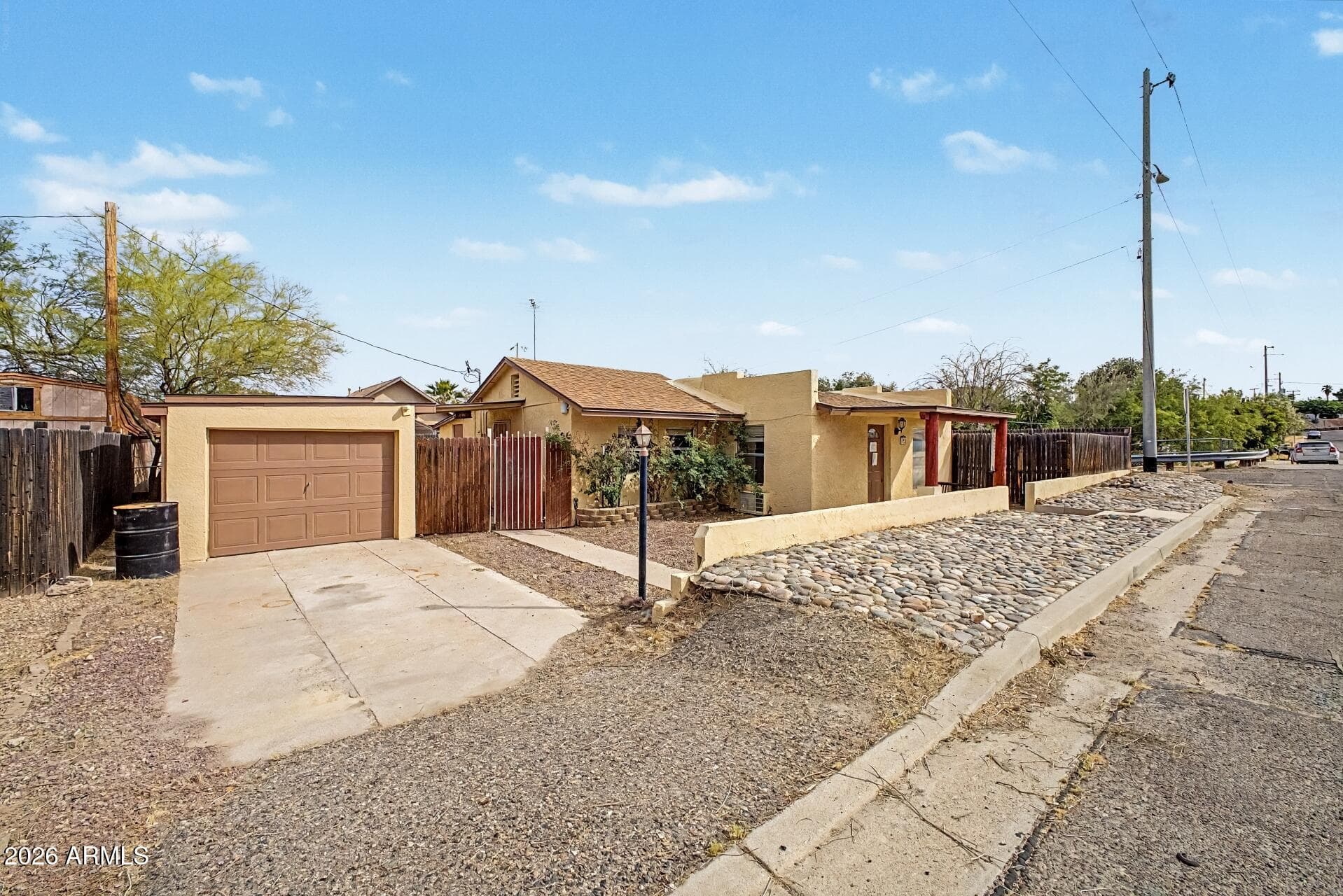 389 W Navajo St — photo 2