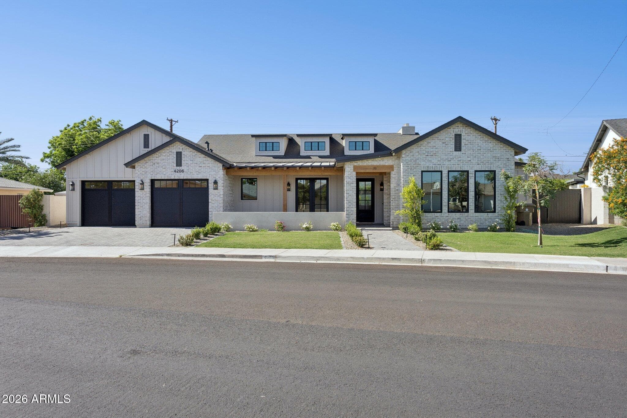 4206 E Whitton Ave — photo 1