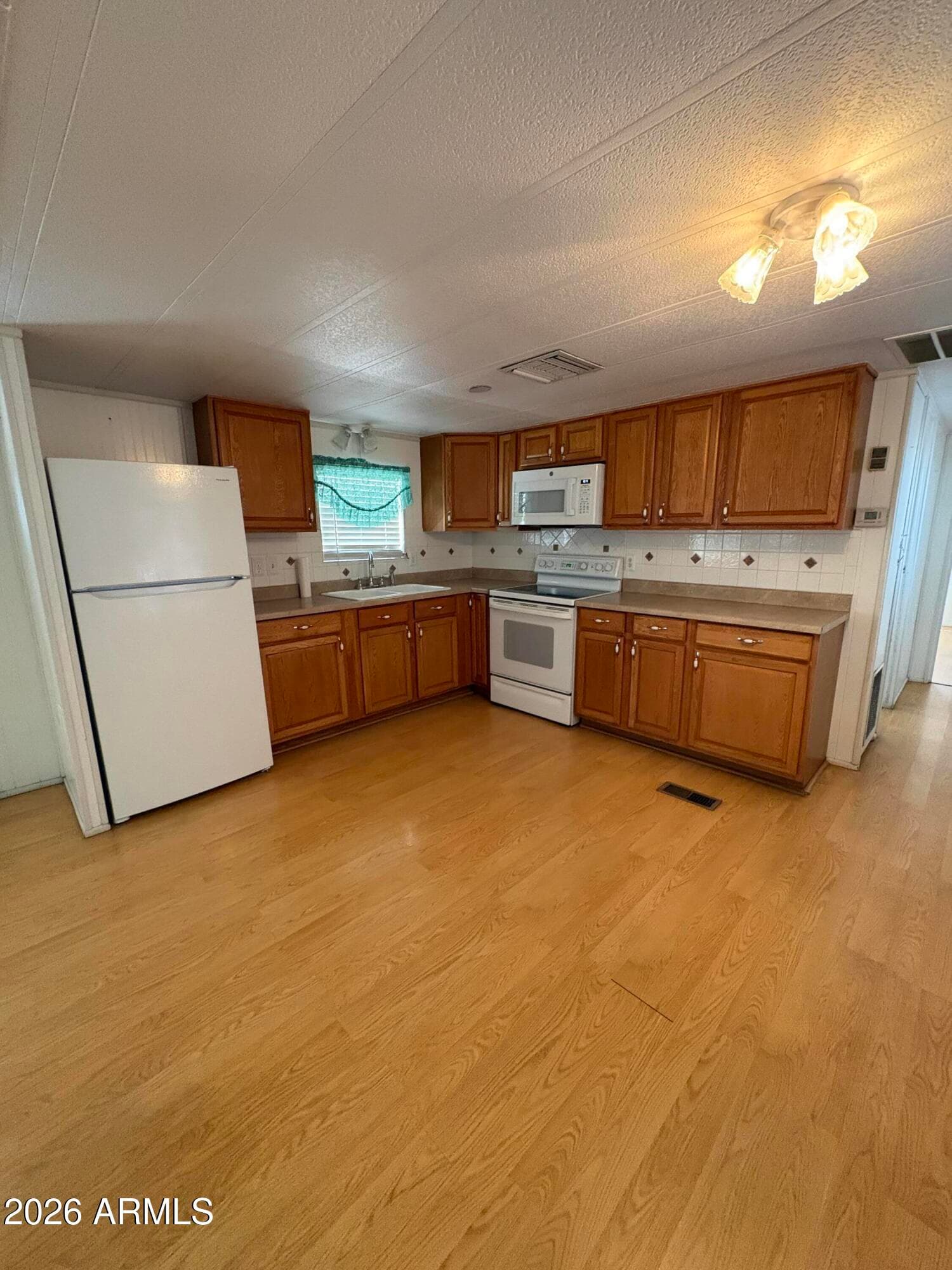 821 W BUIST AVE - Photo 4