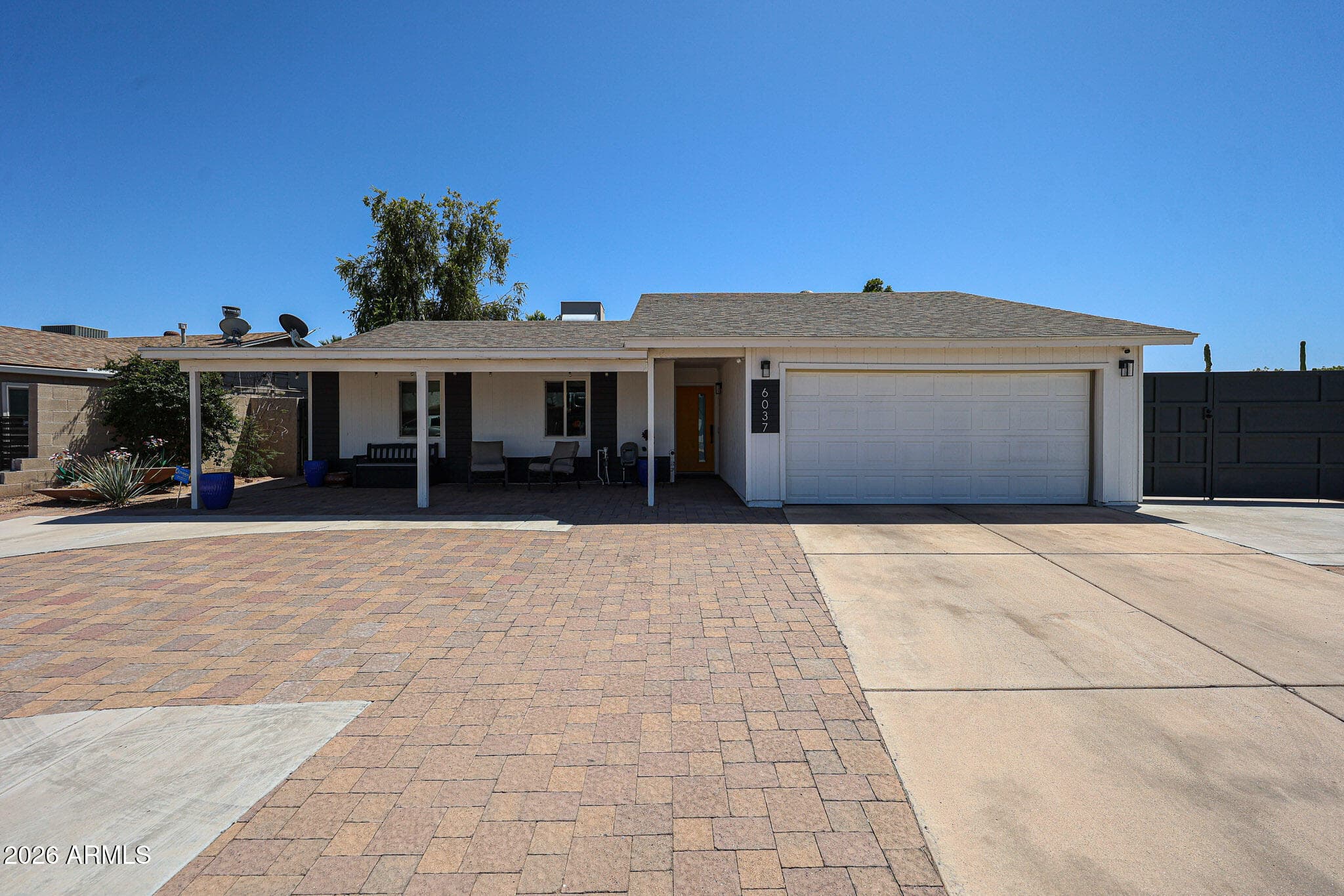 6037 W Marconi Ave — photo 2