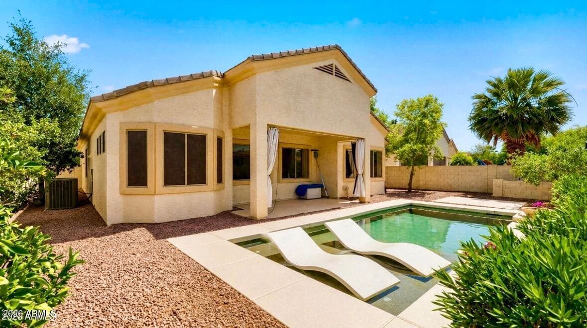 13564 W Alvarado Dr — photo 2