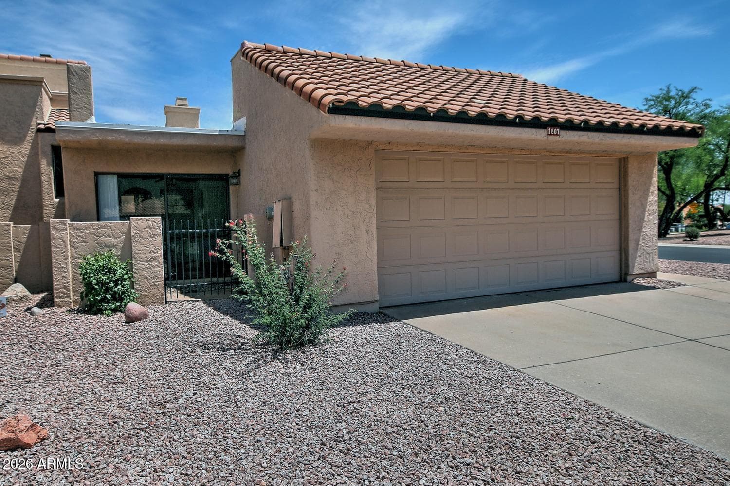 1807 N Ventura Ln — photo 2