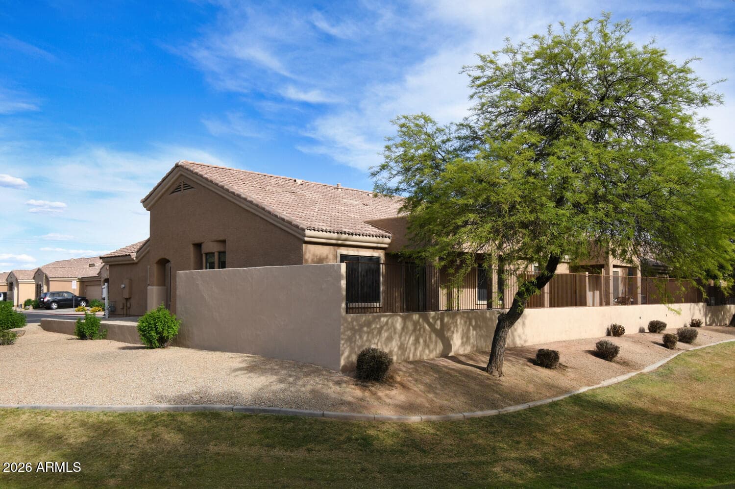 2565 S SIGNAL BUTTE RD - See more photos
