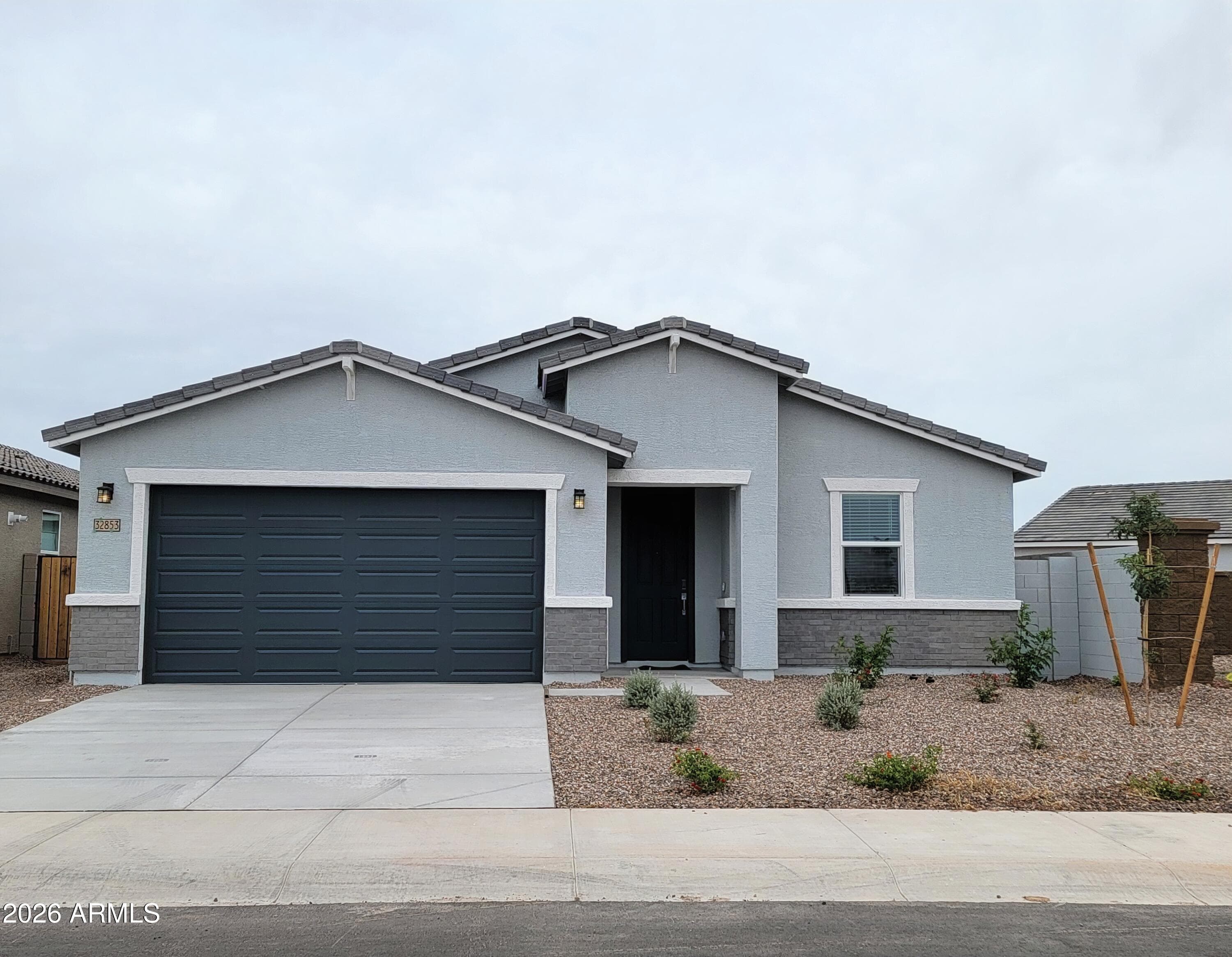 32853 N Vineyard Ave — photo 1