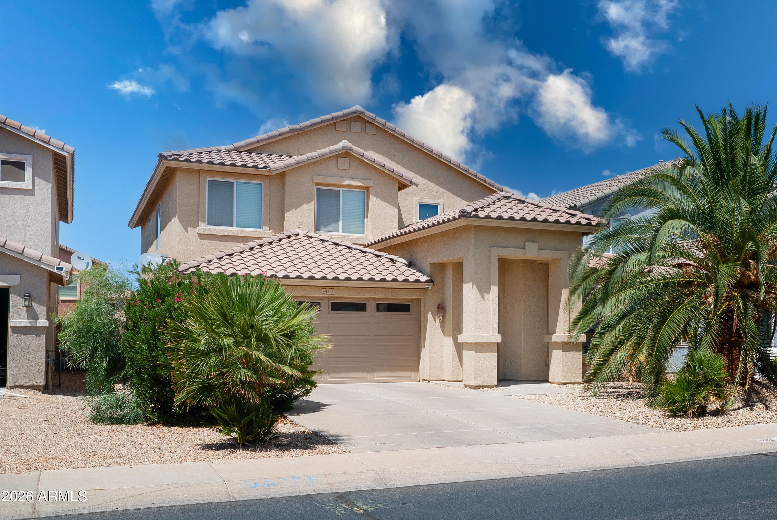 44228 W Mcclelland Dr — photo 2