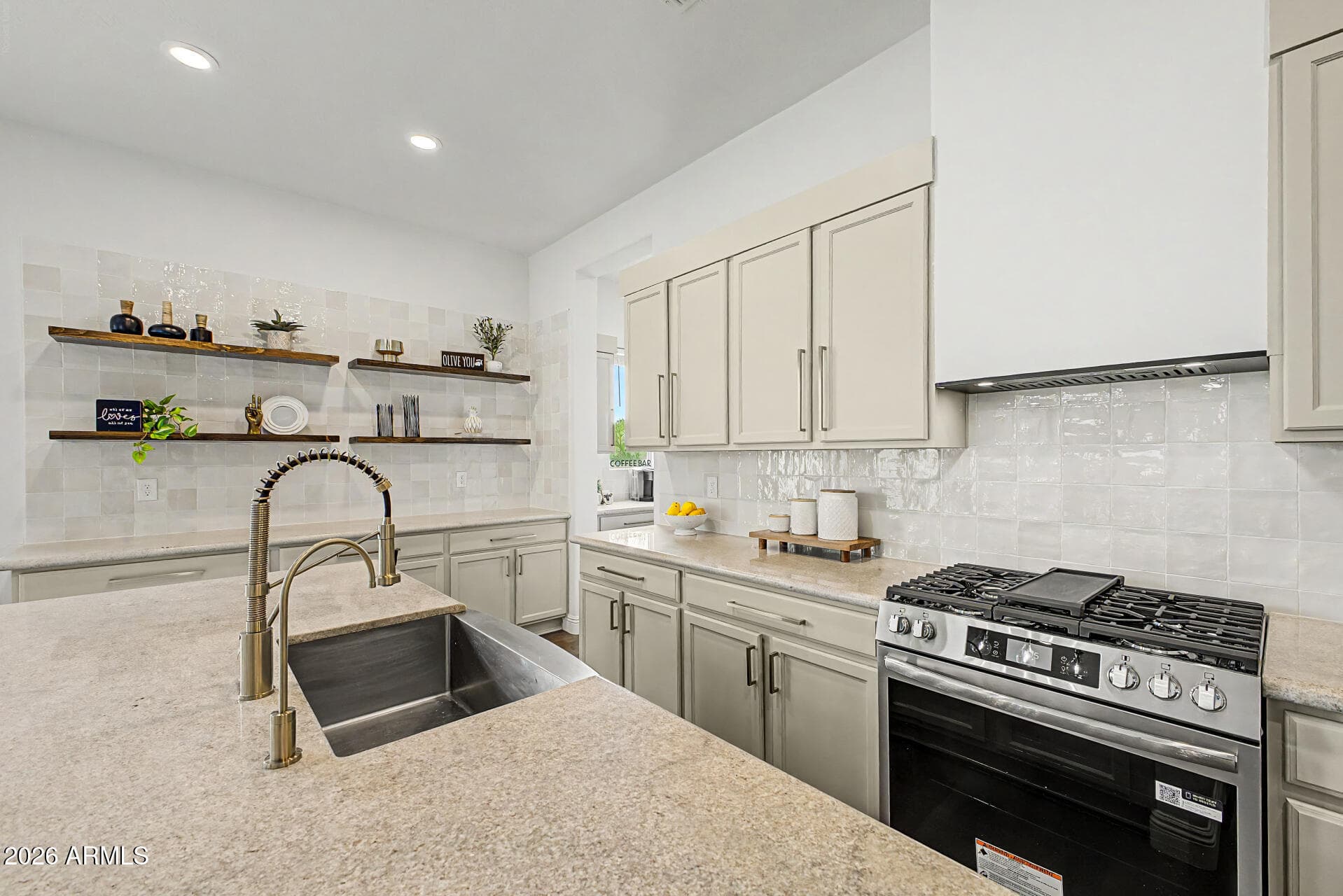 8539 W MIDWAY AVE - Photo 3