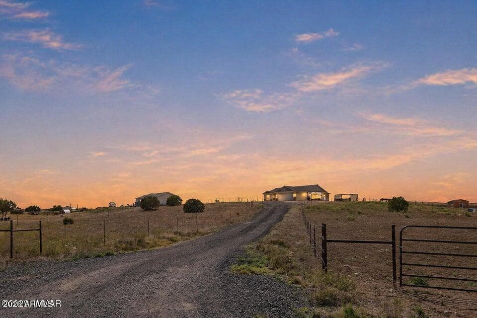 660 S Foothills Blvd — photo 2