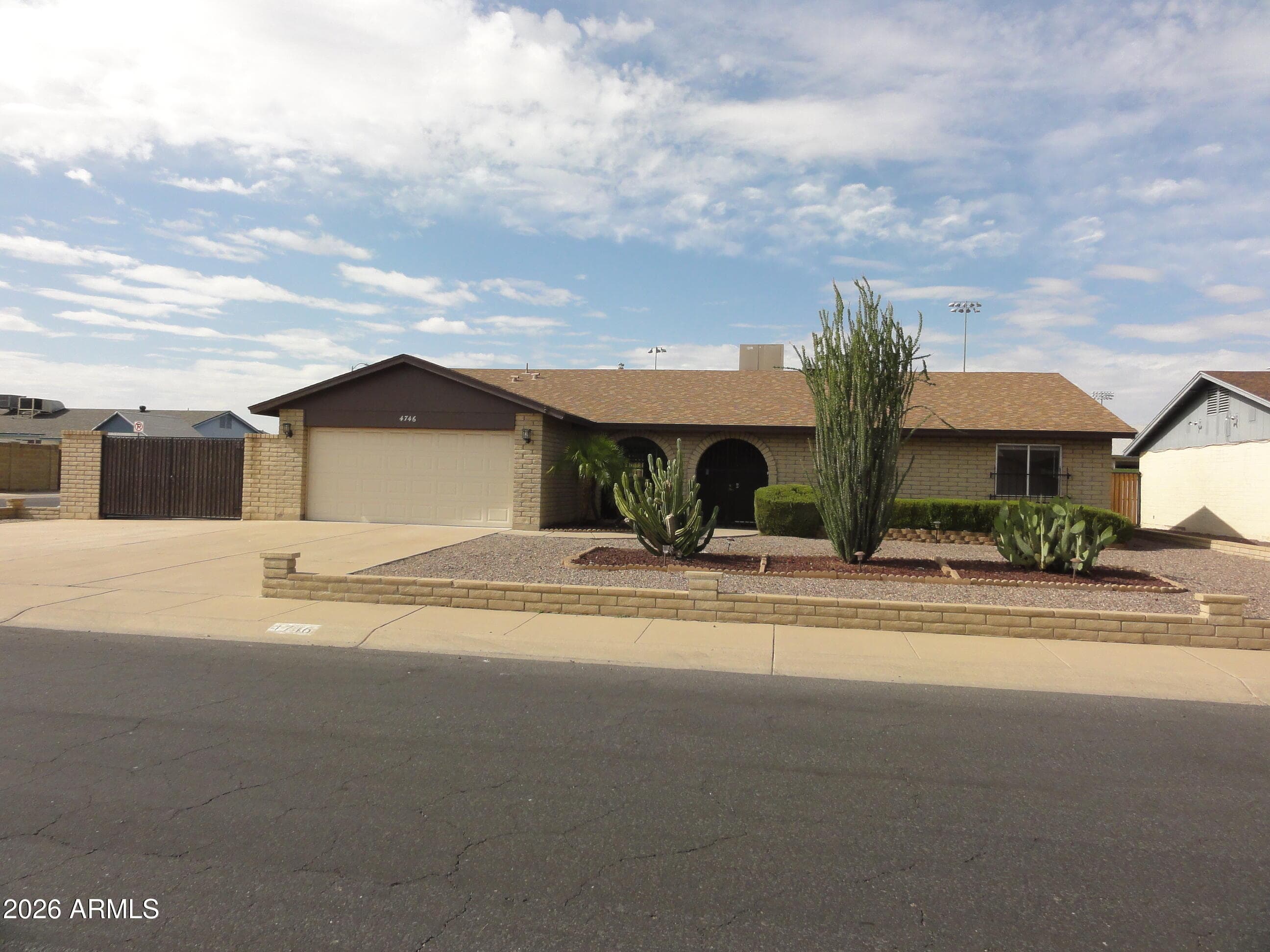 4746 W DAHLIA DR - Photo 3
