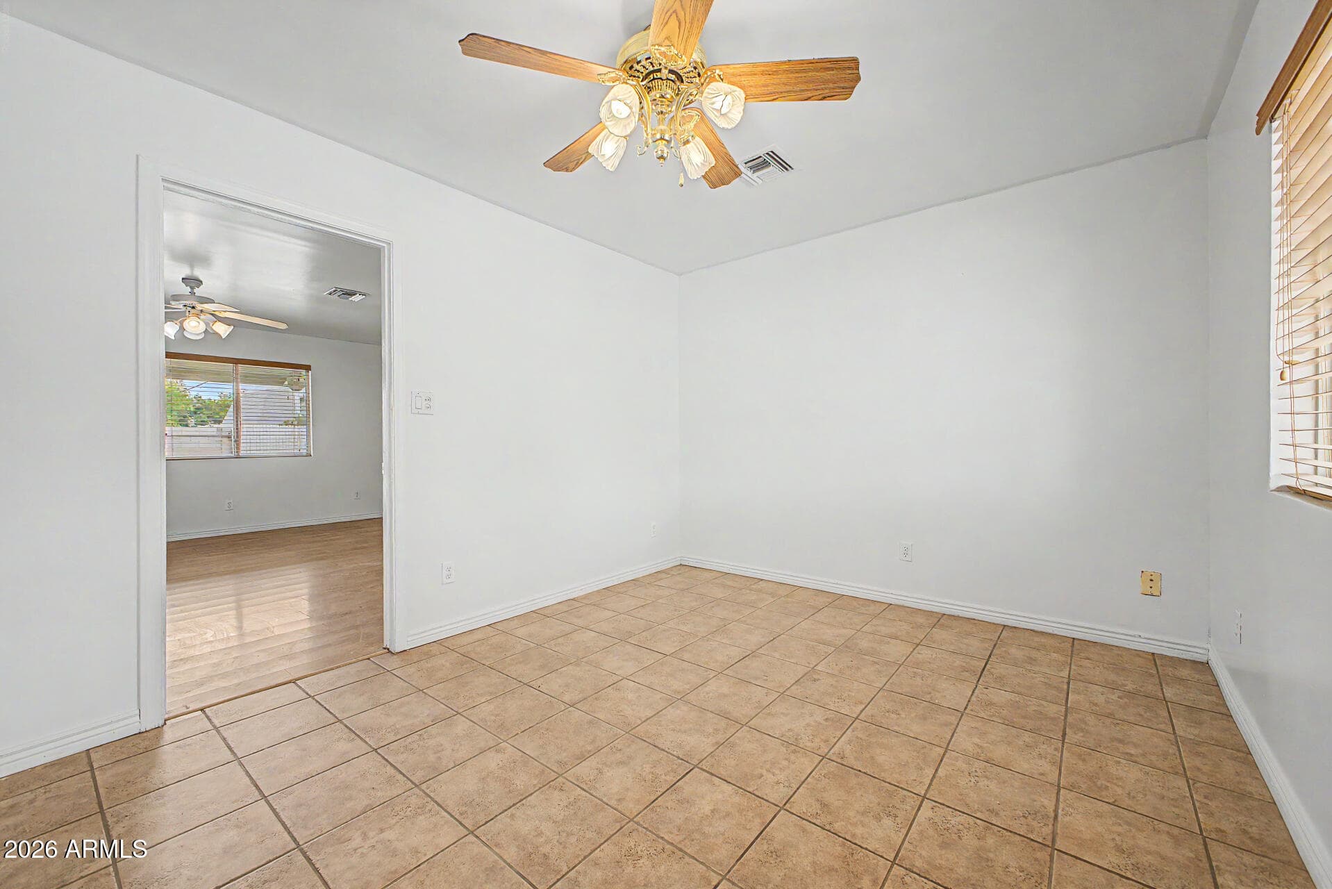 1043 W 5TH ST - Photo 3