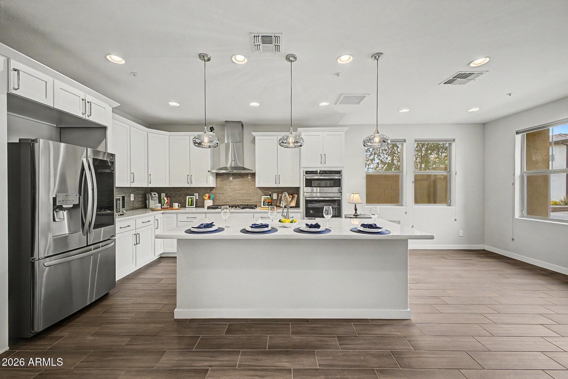 2369 W Gloria Ln — photo 2