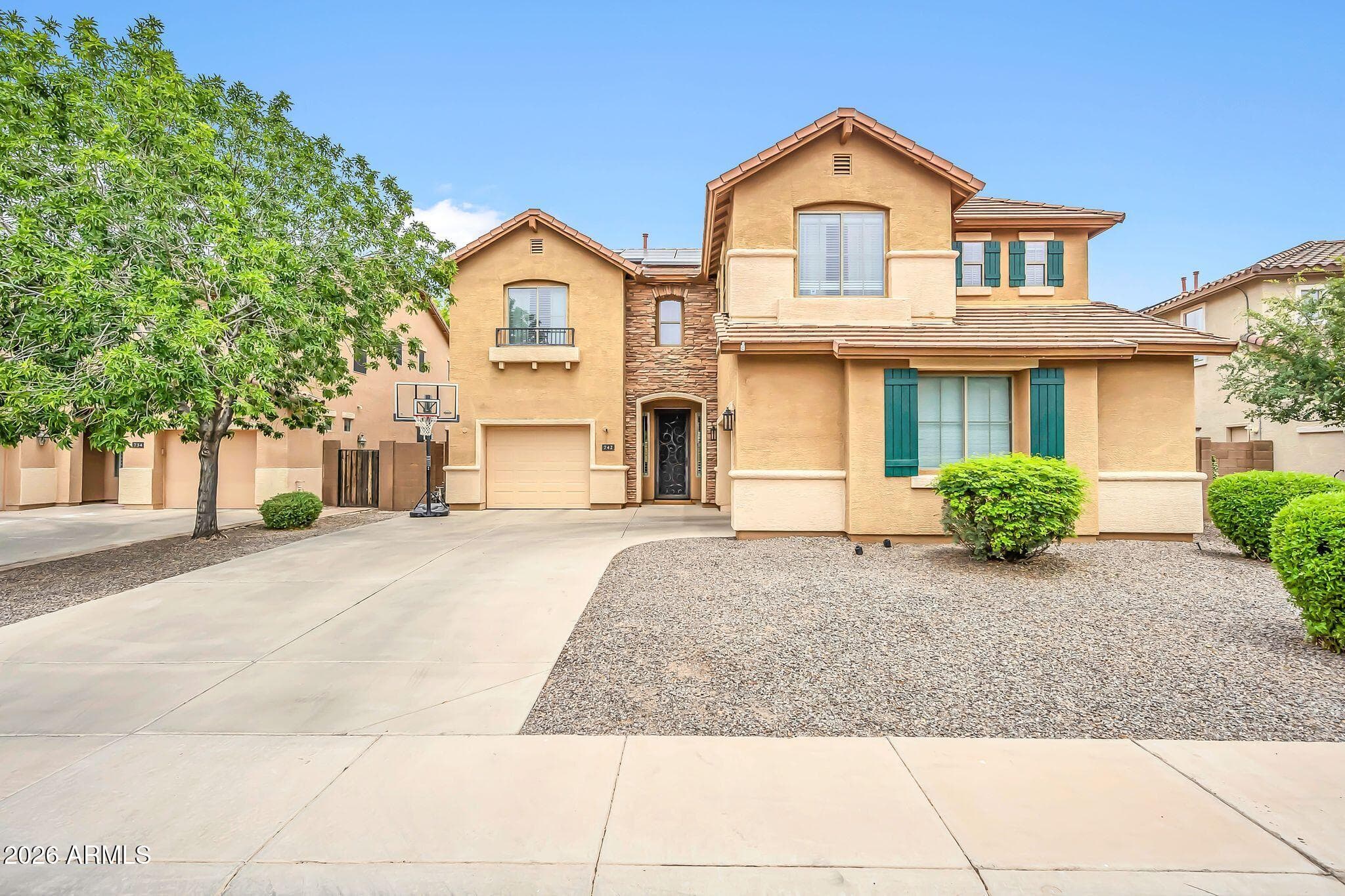 742 E Kingbird Dr — photo 1