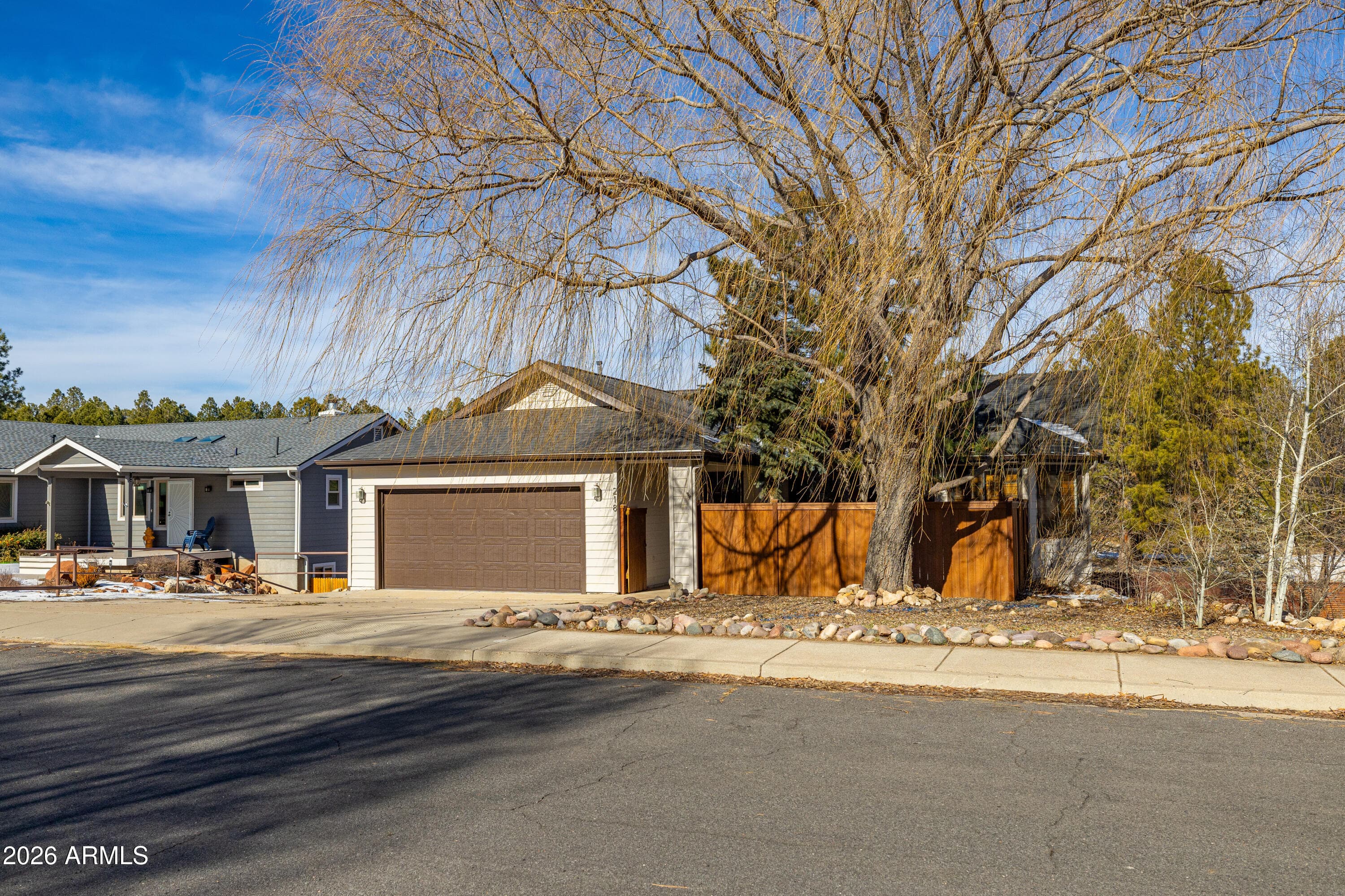 218 E Mohawk Dr — photo 2