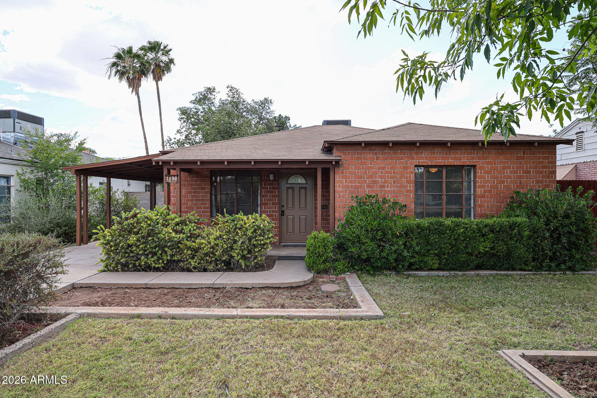 1834 N Laurel Ave — photo 2
