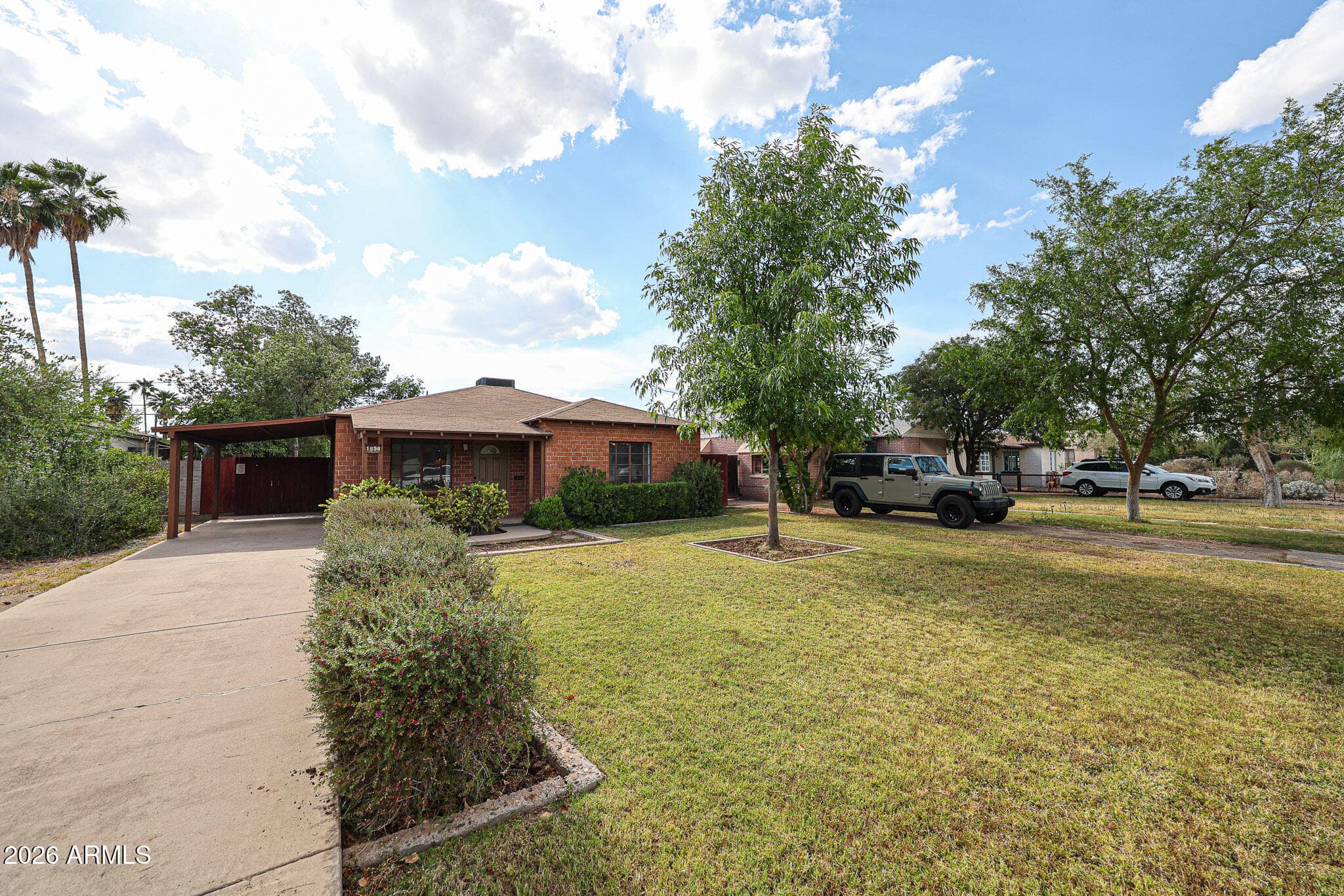 1834 N LAUREL AVE - Photo 3