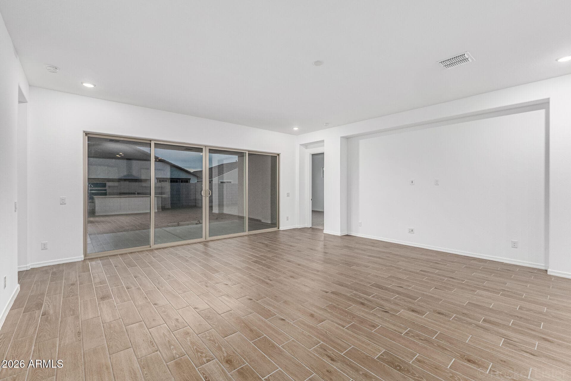 18369 W Yavapai St — photo 2
