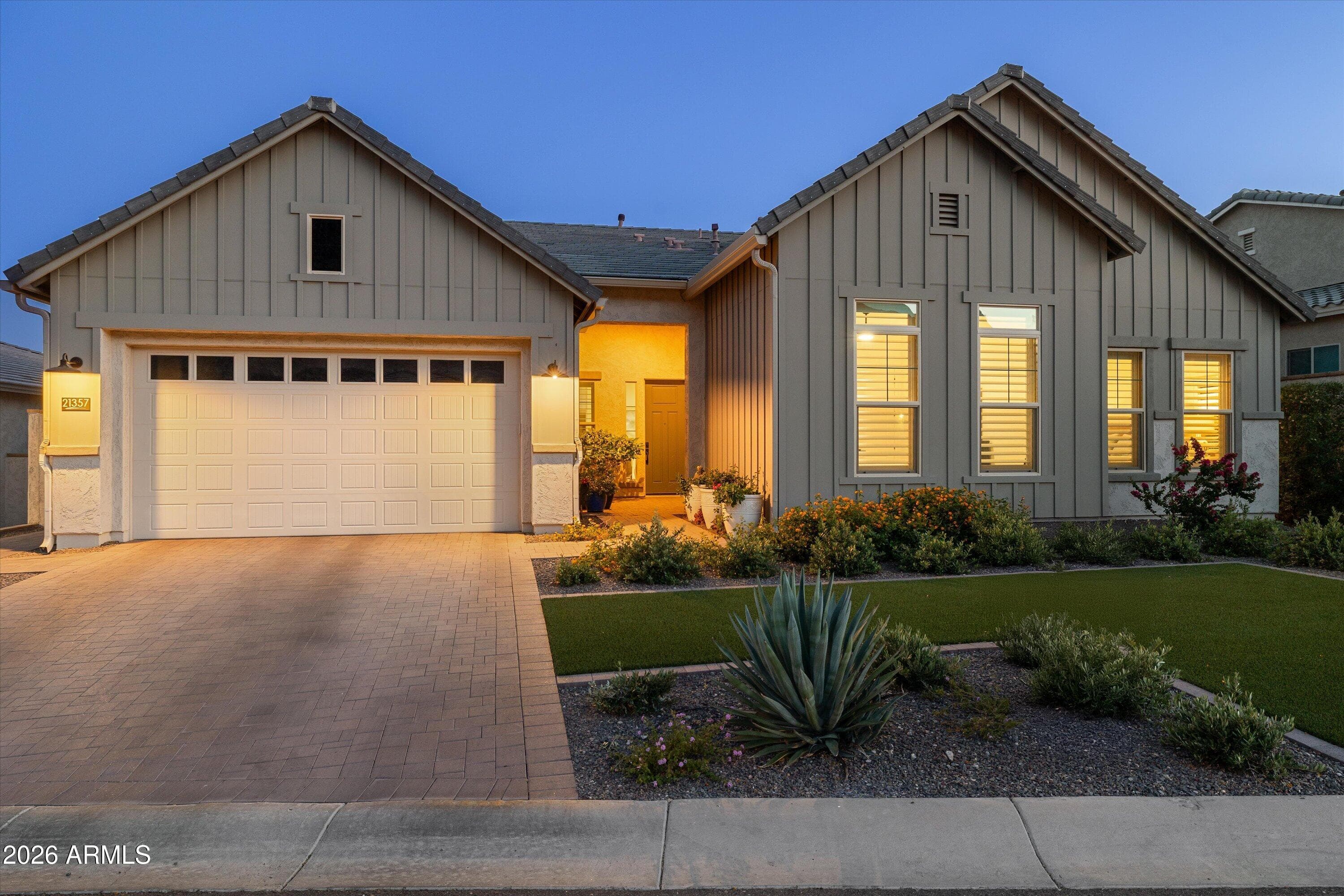 21357 W Mariposa St — photo 2