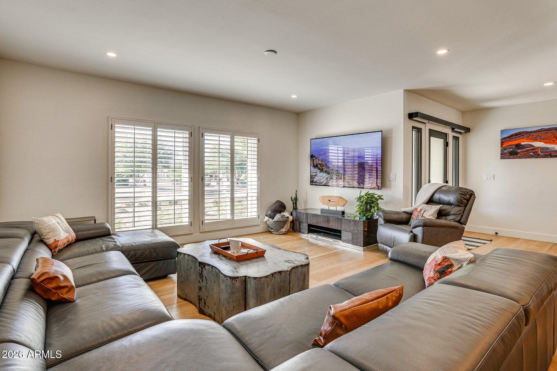 8542 E SUNNYSIDE DR - See more photos