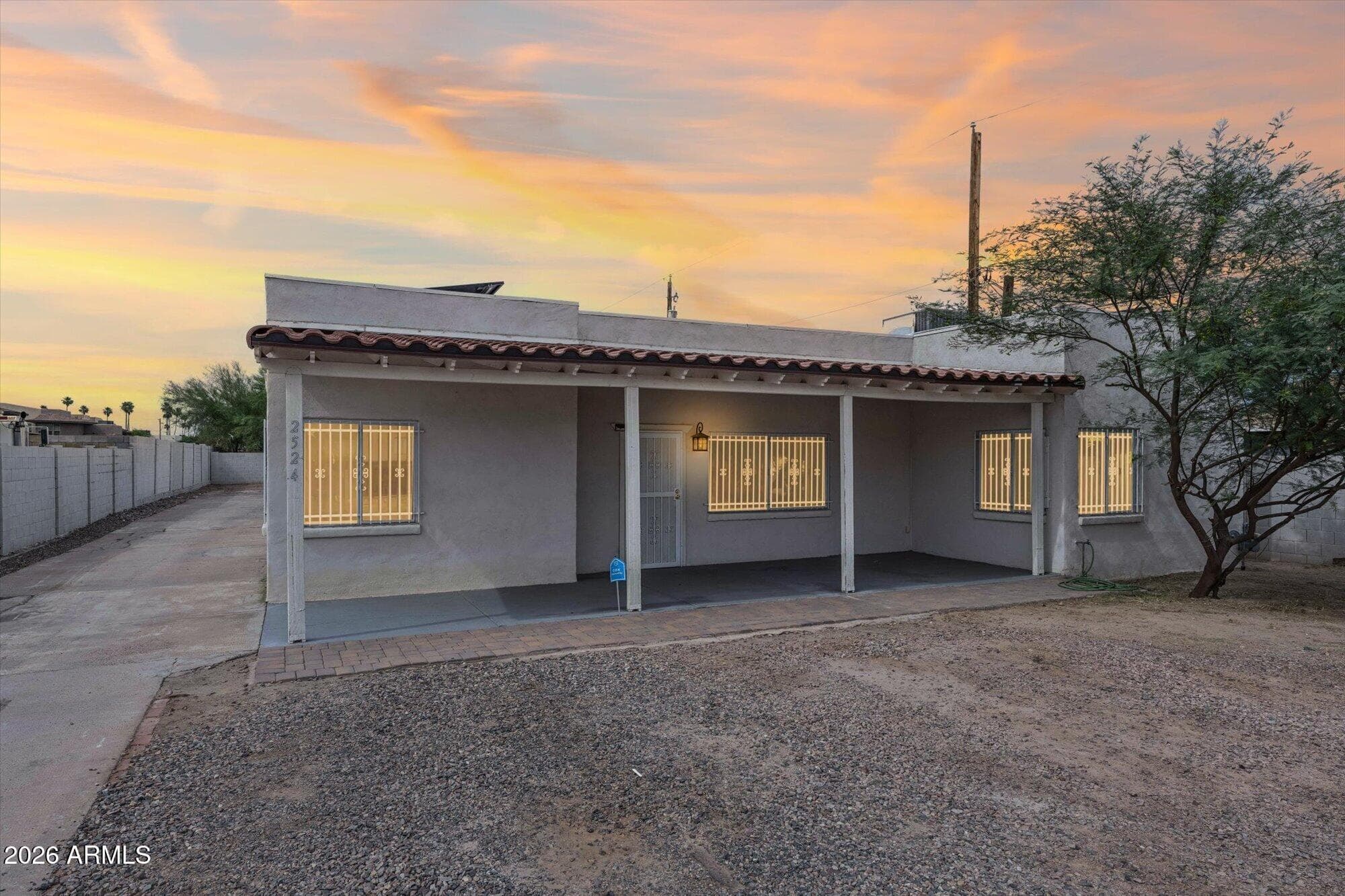 2524 W Campbell Ave — photo 1