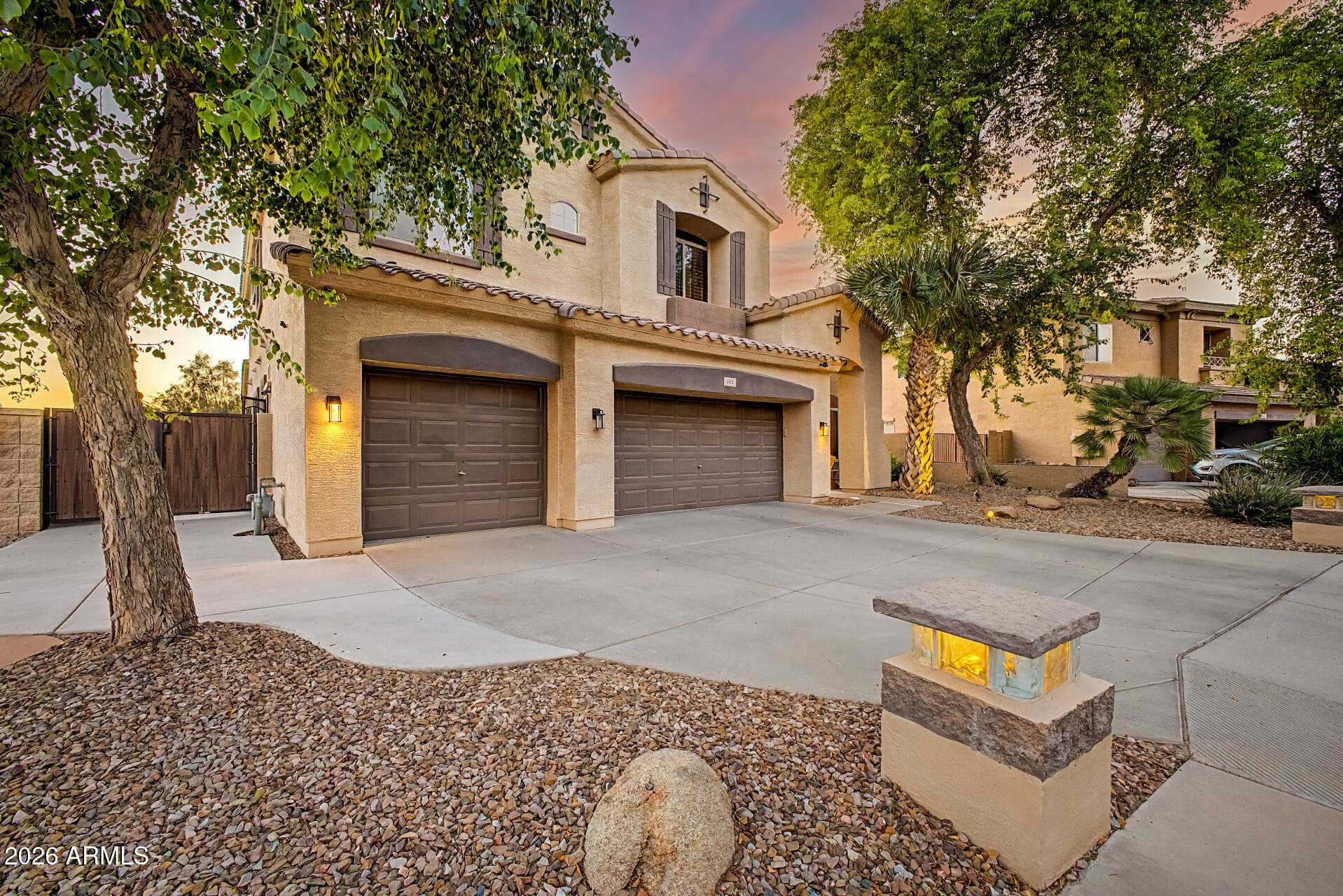 682 E Capricorn Way — photo 2