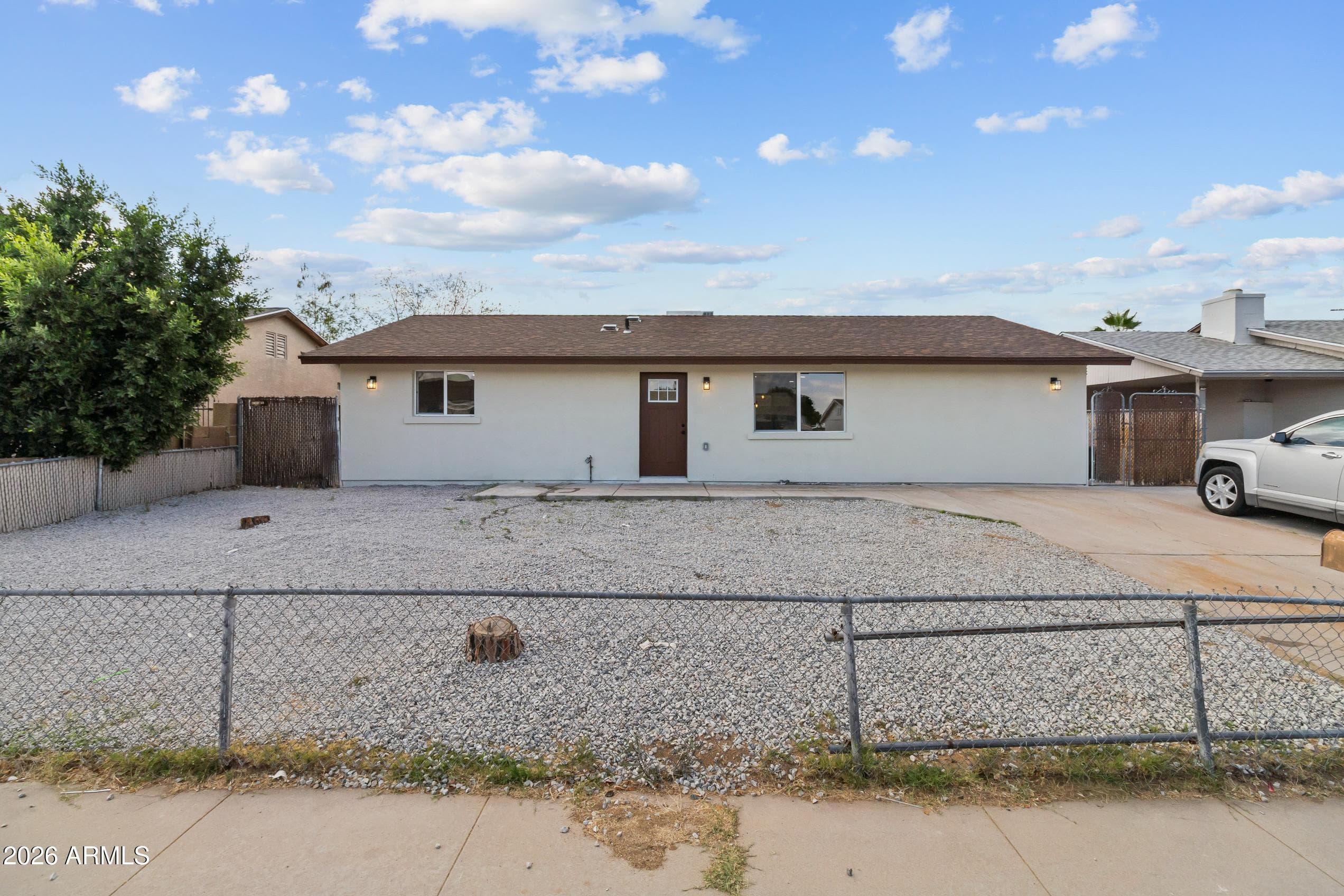 231 W Winston Dr — photo 2