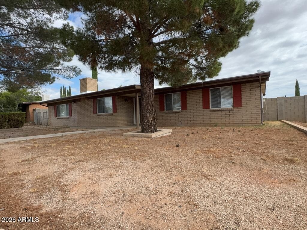 3733 Sparrow Dr — photo 2