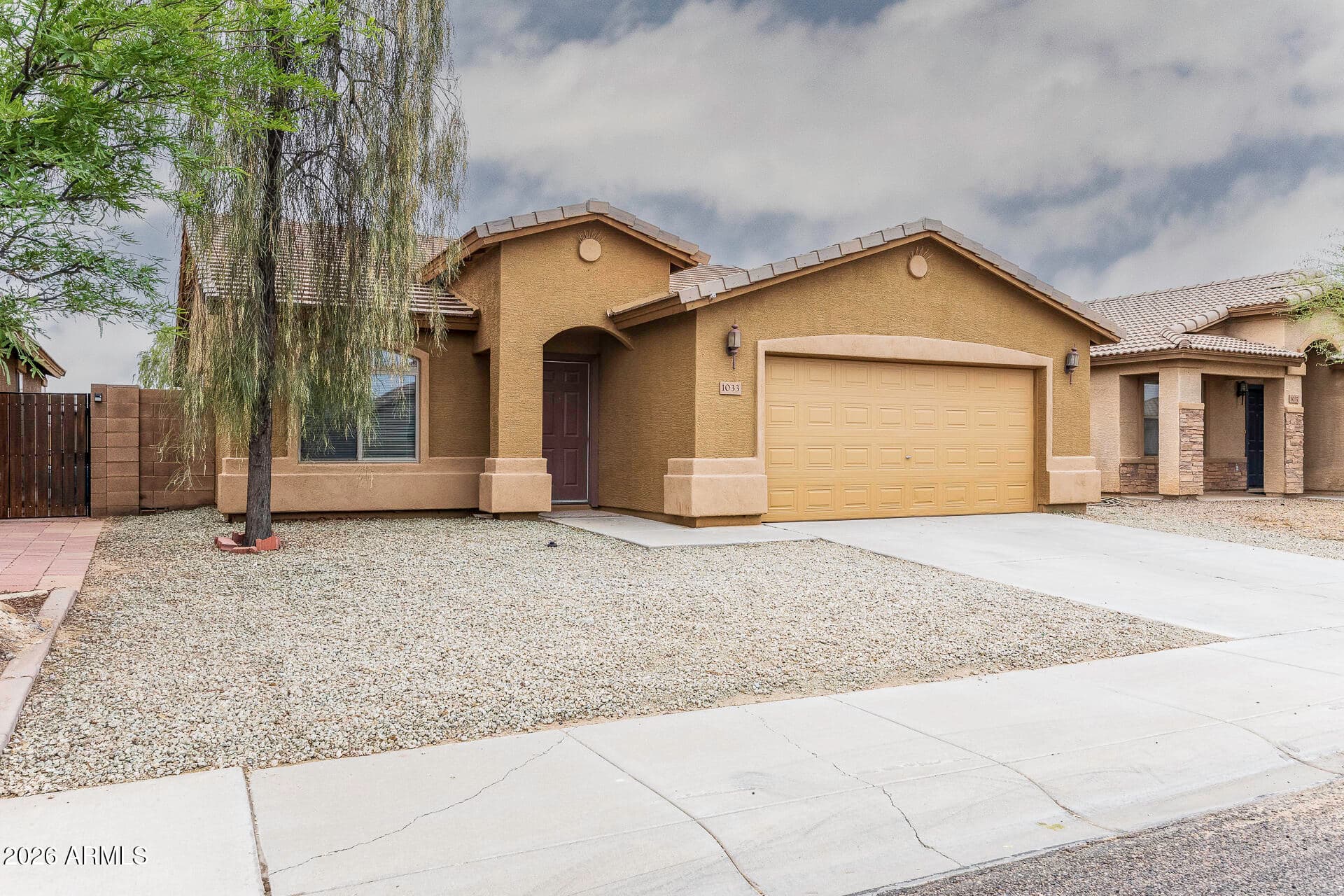 1033 W Nina Dr — photo 2