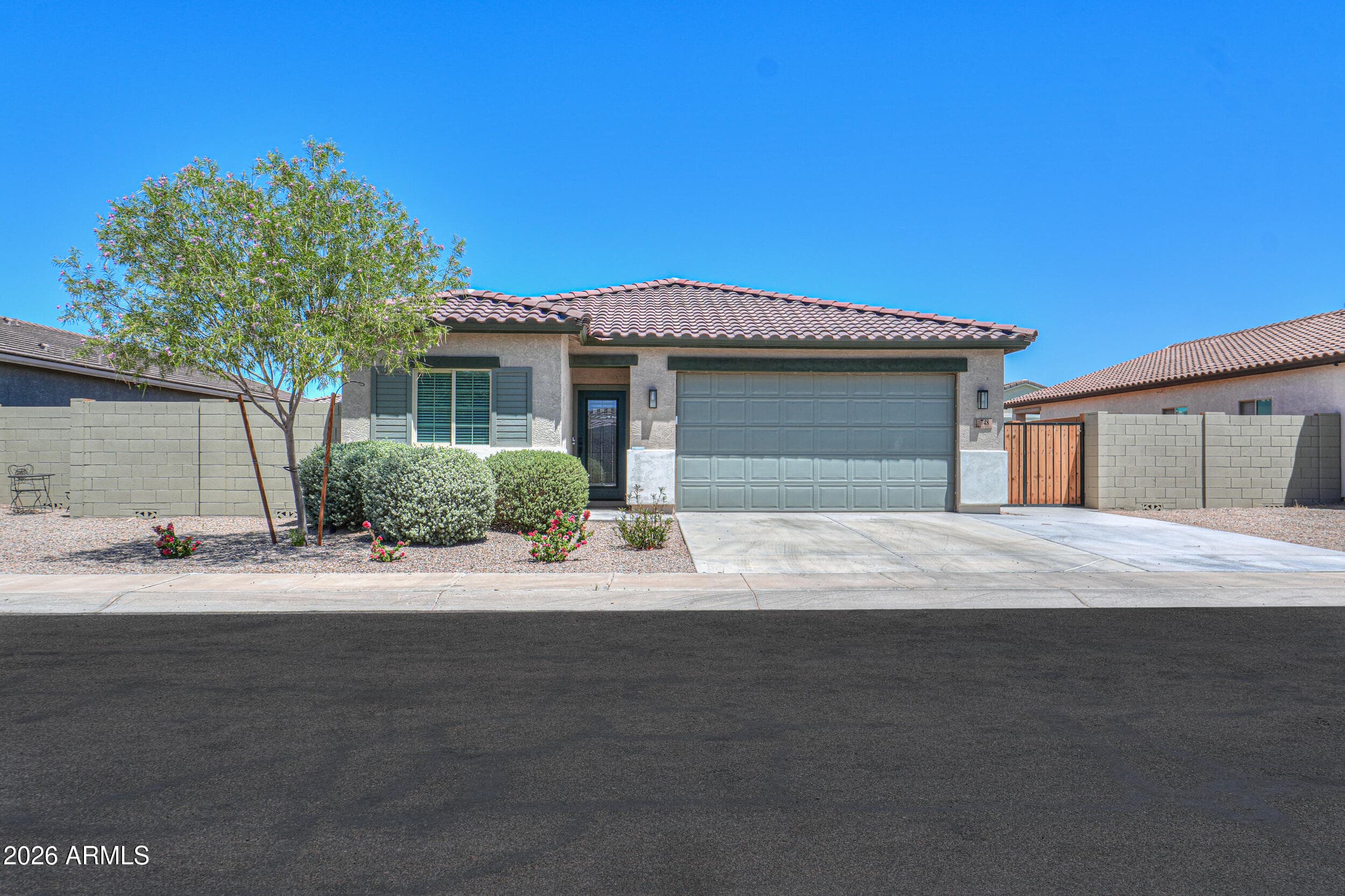 748 E Ruby Dr — photo 1