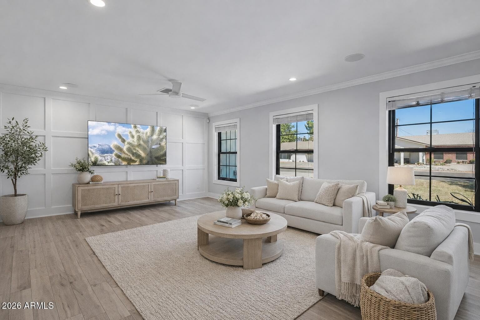 4627 E Wilshire Dr — photo 2