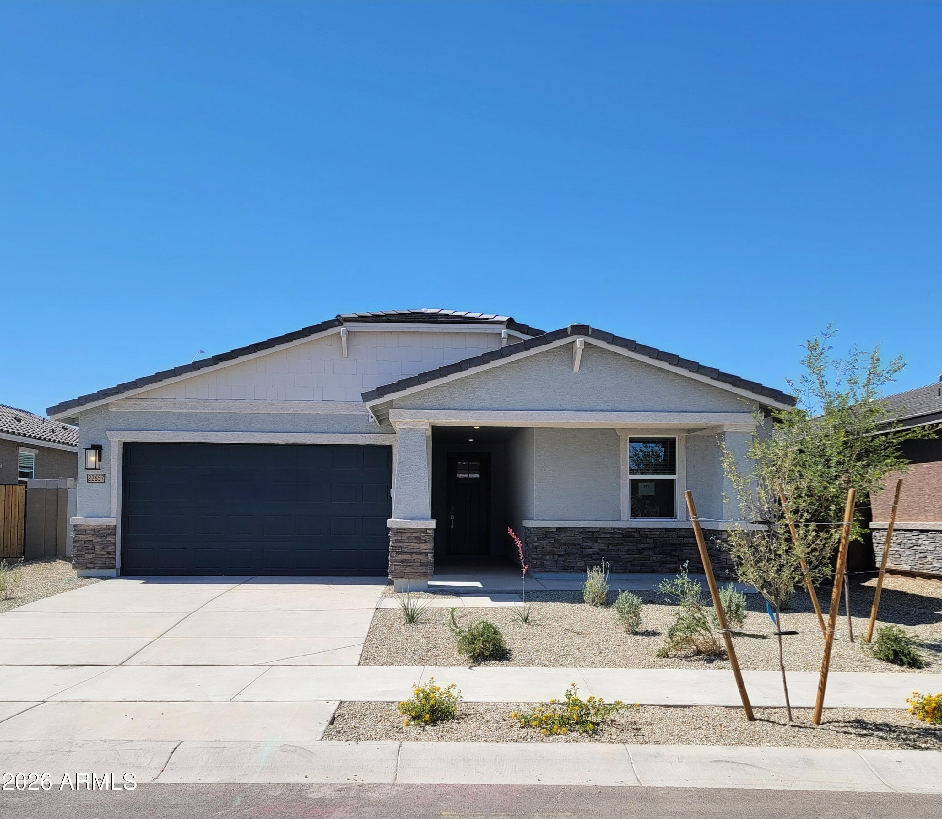 22657 W Pontiac Dr — photo 1