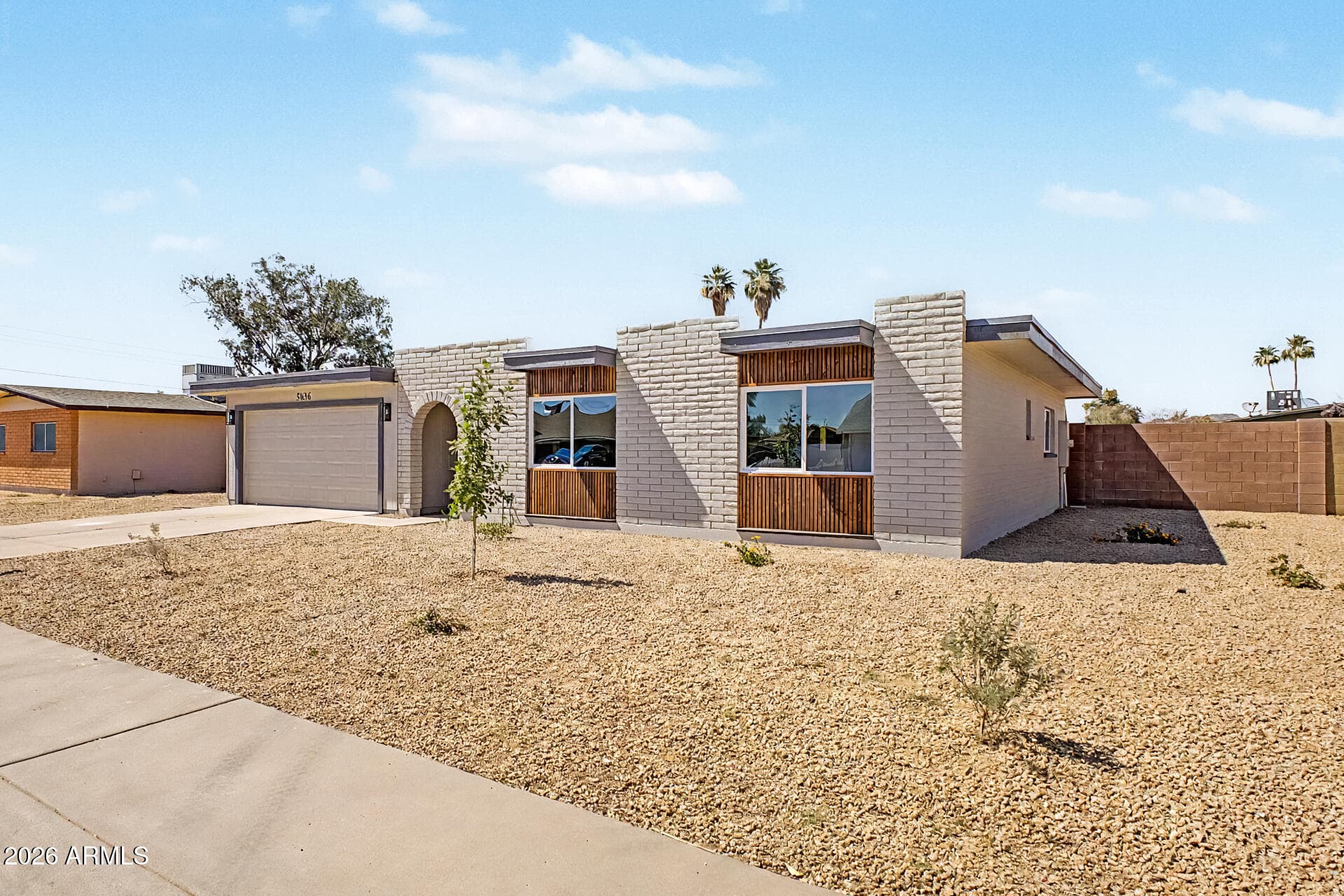 5036 W BEVERLY LN - Photo 3