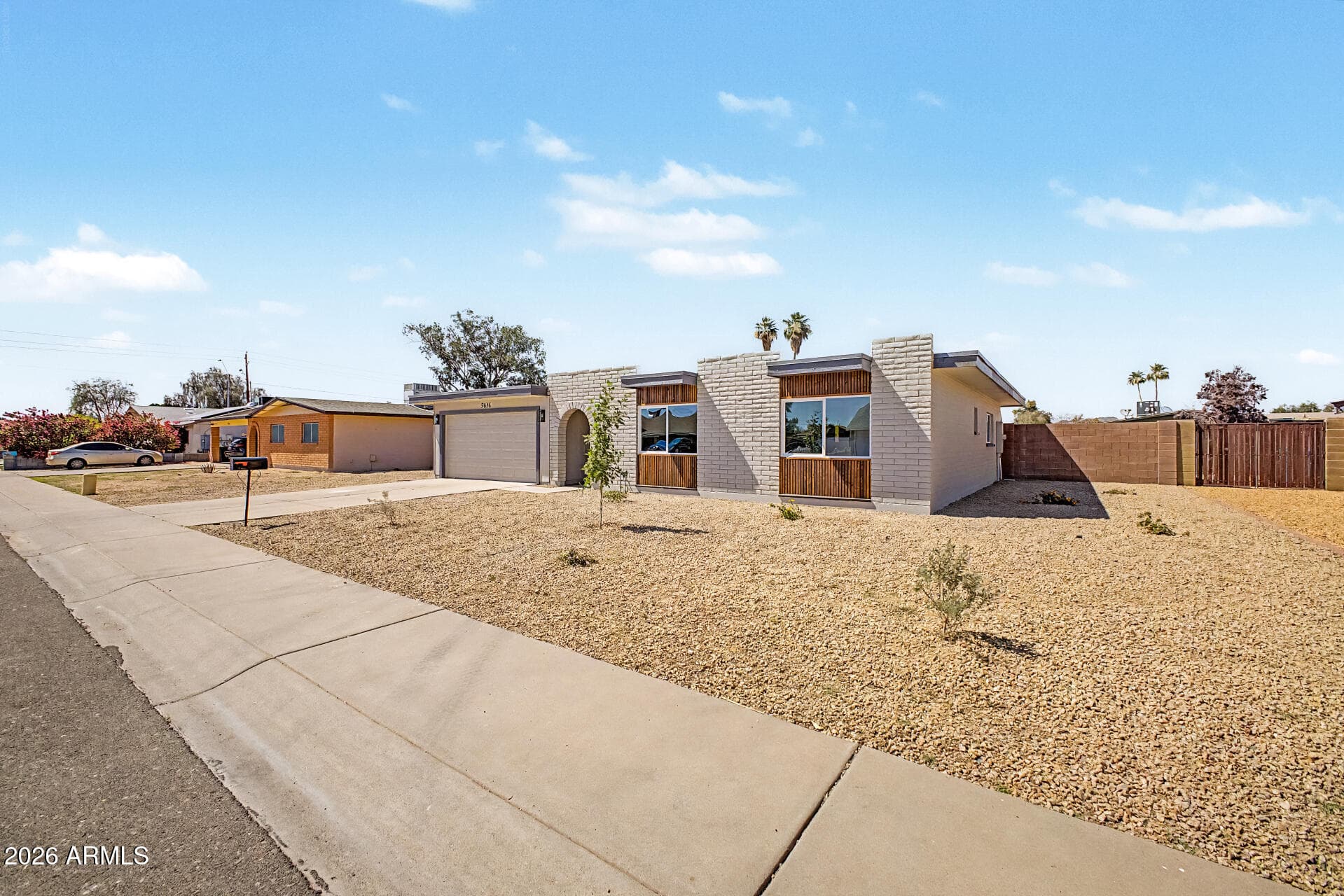 5036 W BEVERLY LN - Photo 4