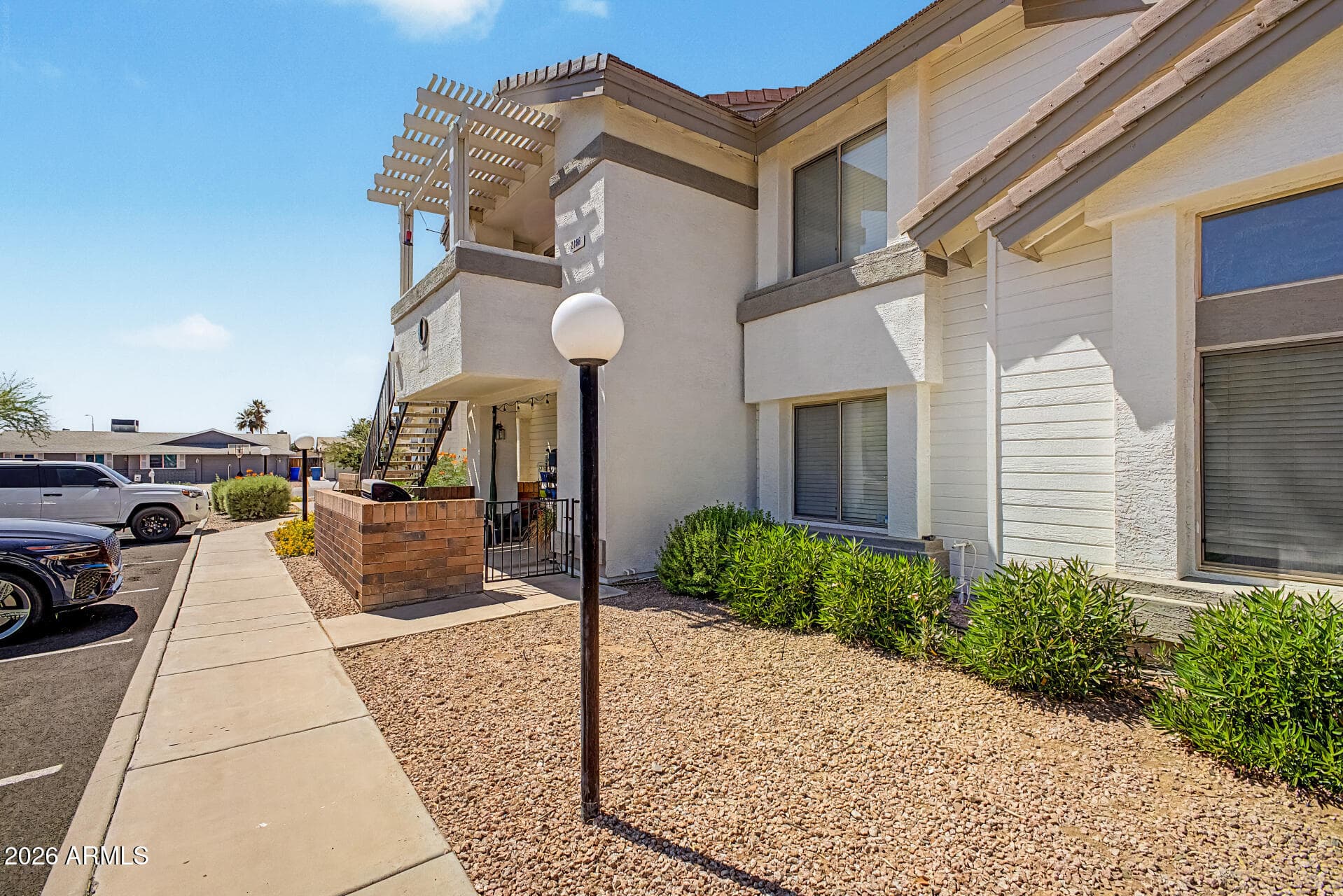 2201 N Comanche Dr 2098 — photo 2