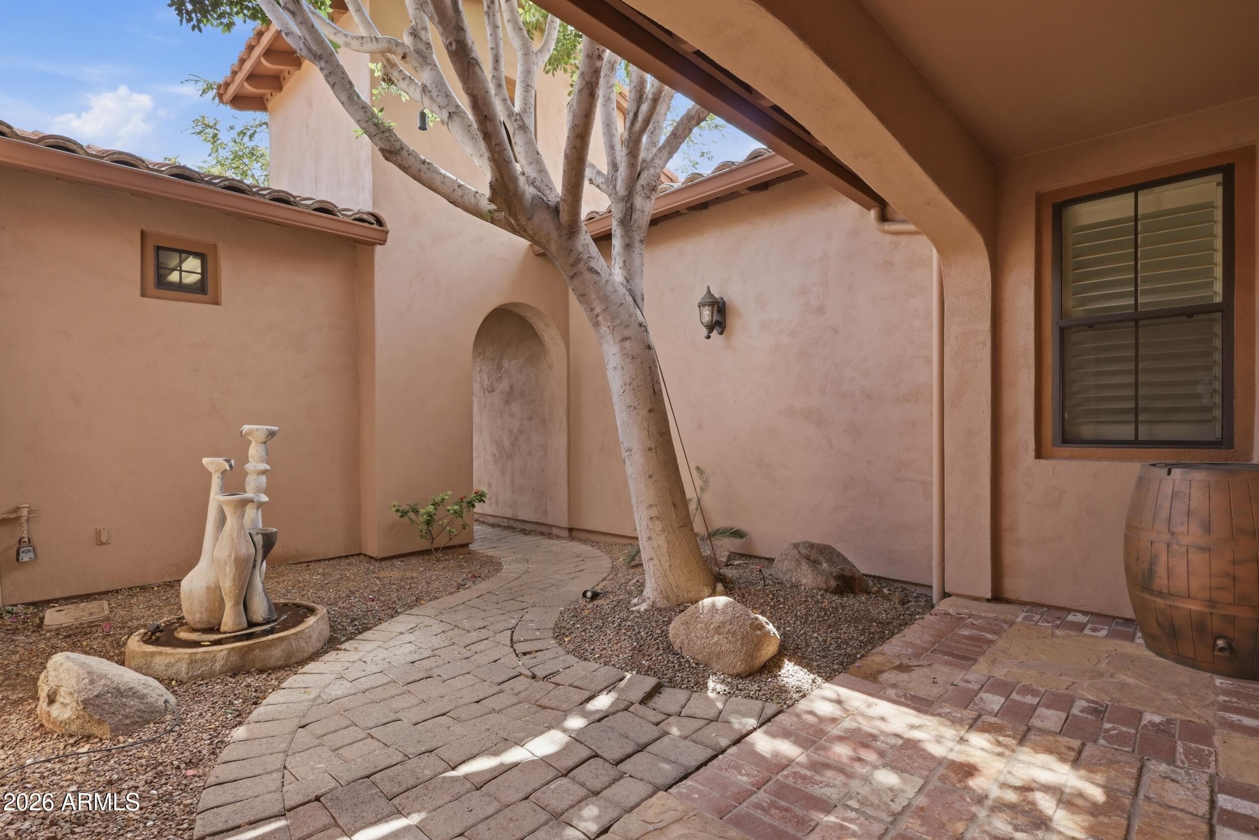 5628 E LIBBY ST - Photo 2