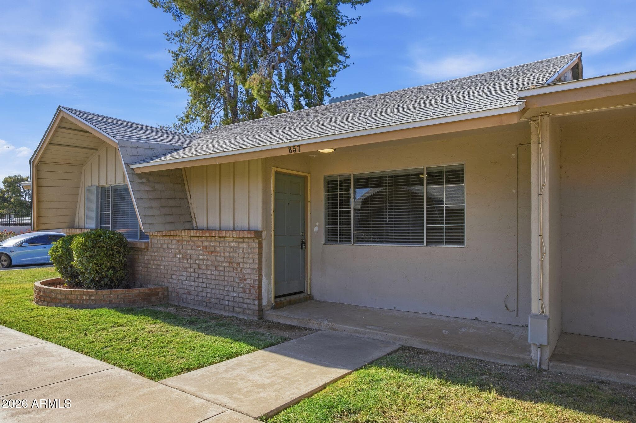 857 N CHERRY -- - Photo 3