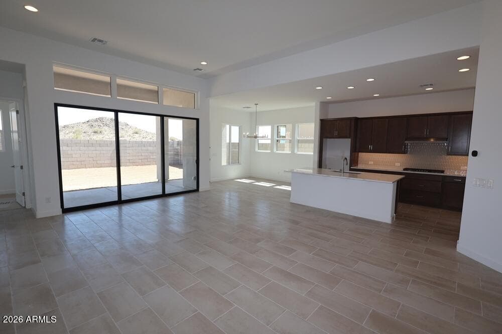21664 W Glenrosa Ave — photo 2