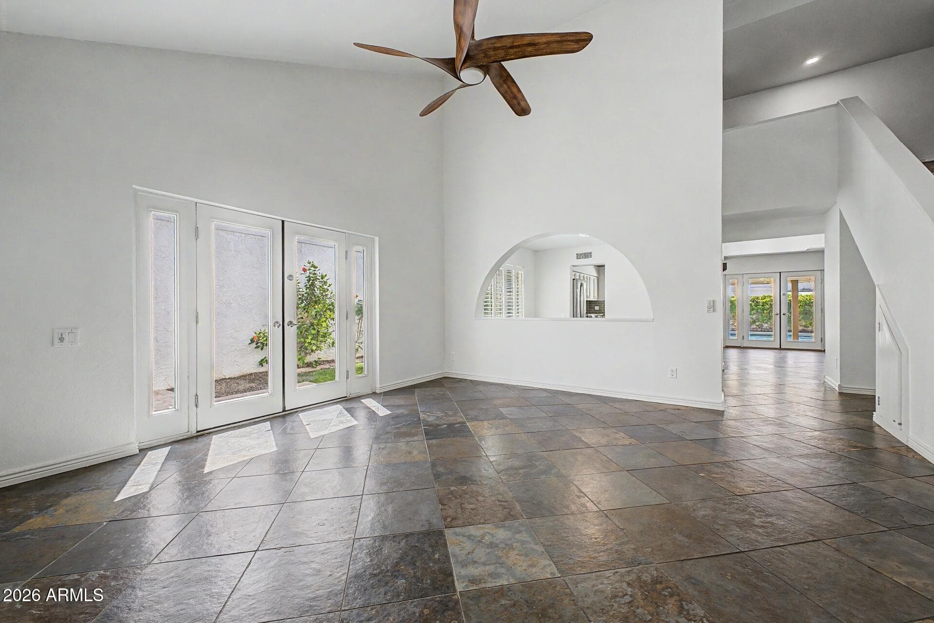 1613 E WEATHERVANE LN - Photo 4