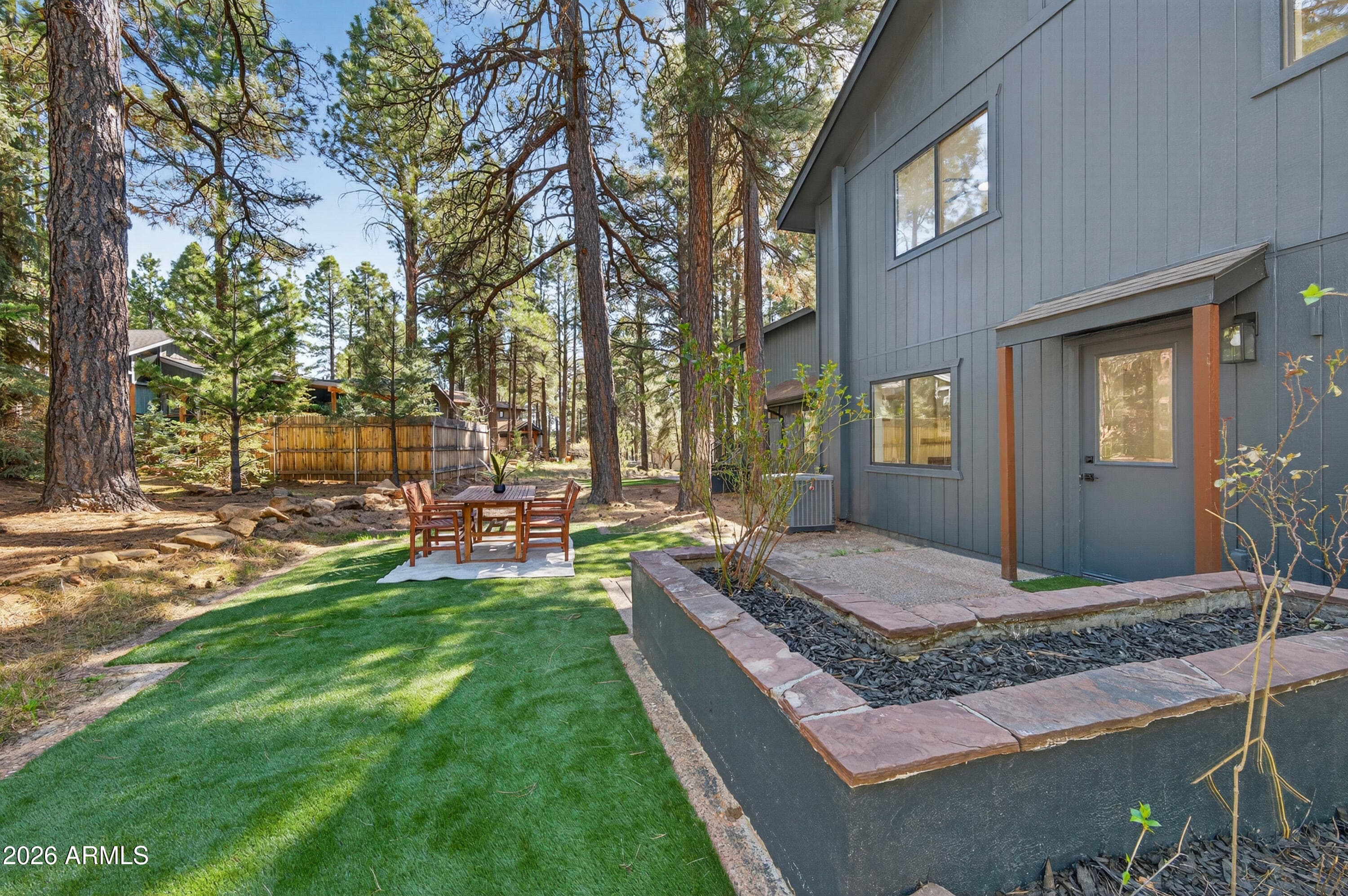 1411 N Inverrary Way — photo 2