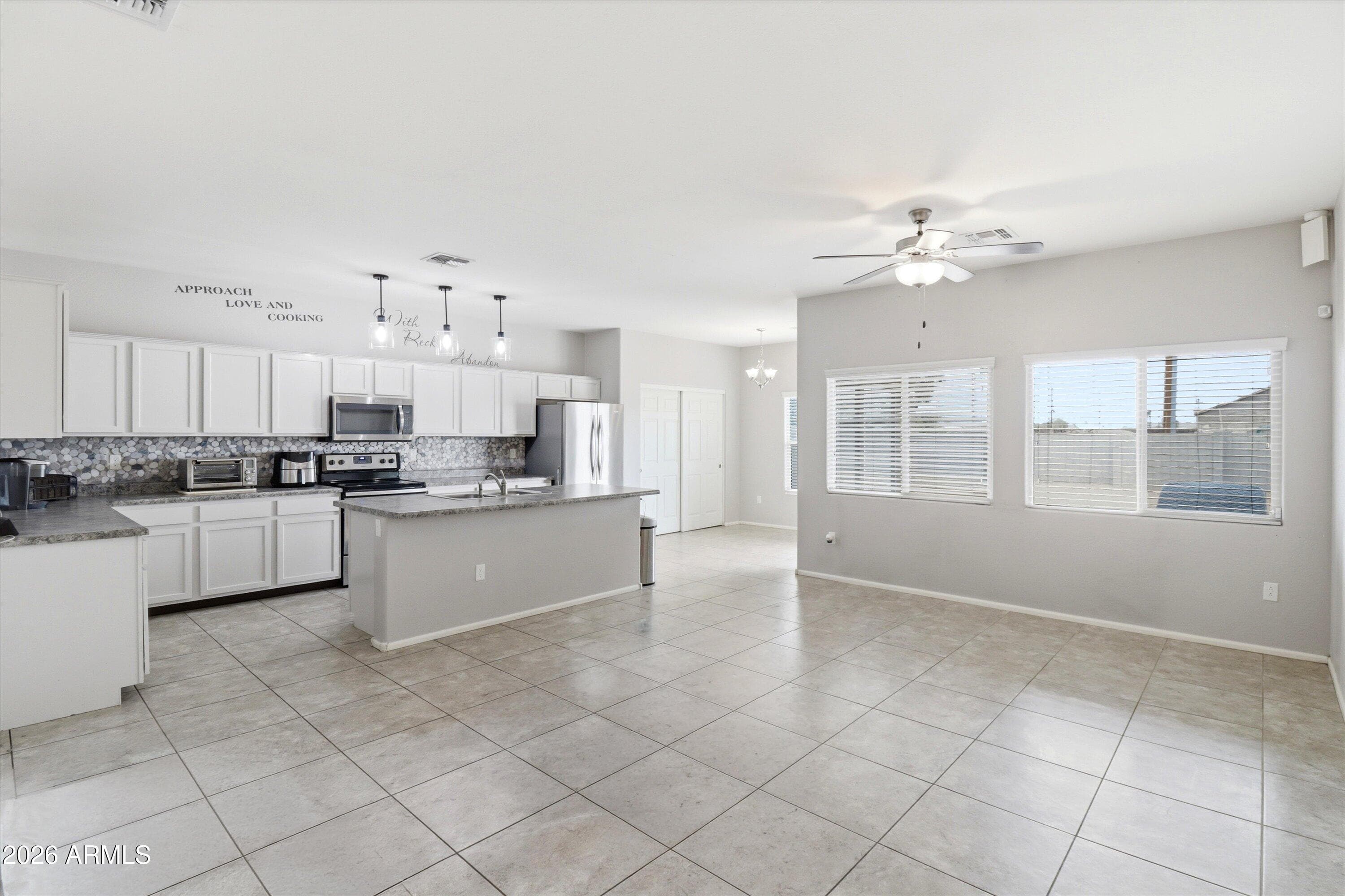2502 E Tamarisk Ave — photo 2