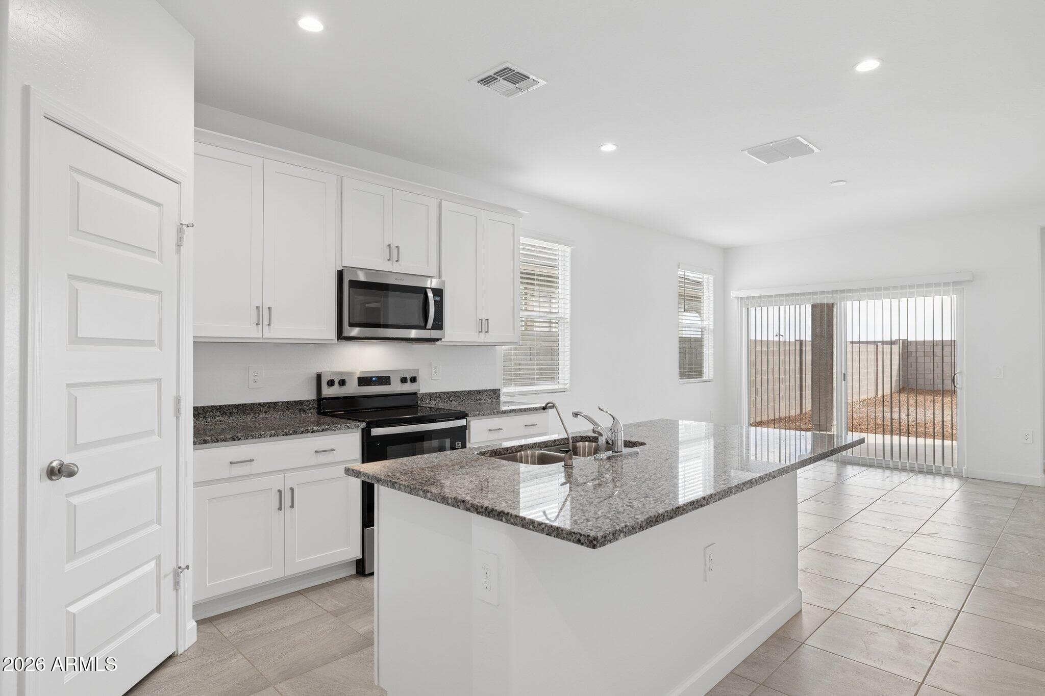 38195 W Giallo Ln — photo 2