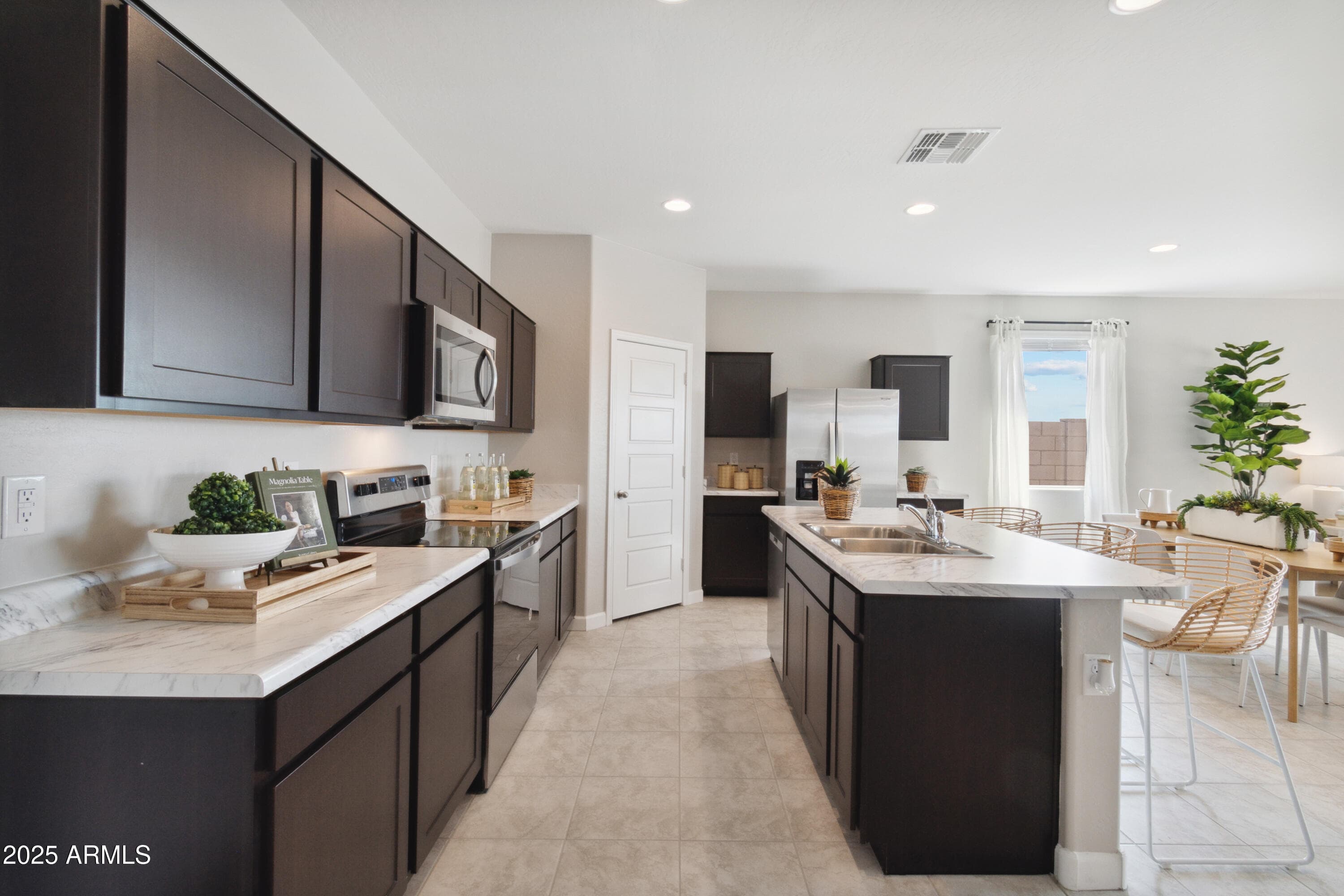 1431 S VISTA AVE - Photo 4