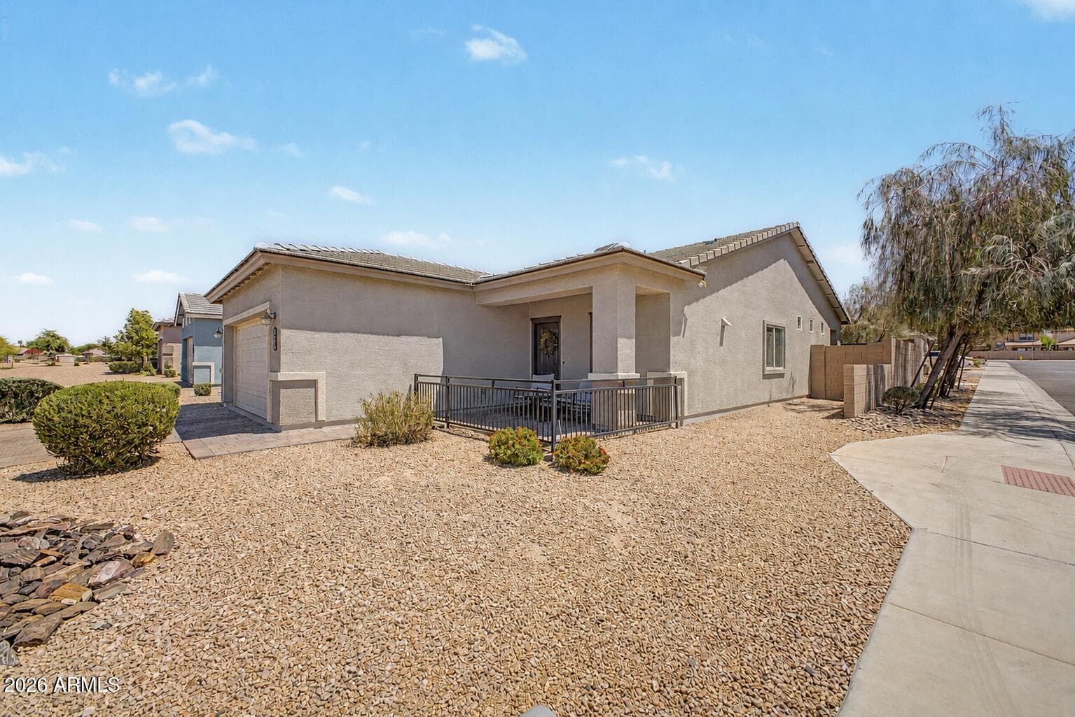 615 W Harwell Rd — photo 1