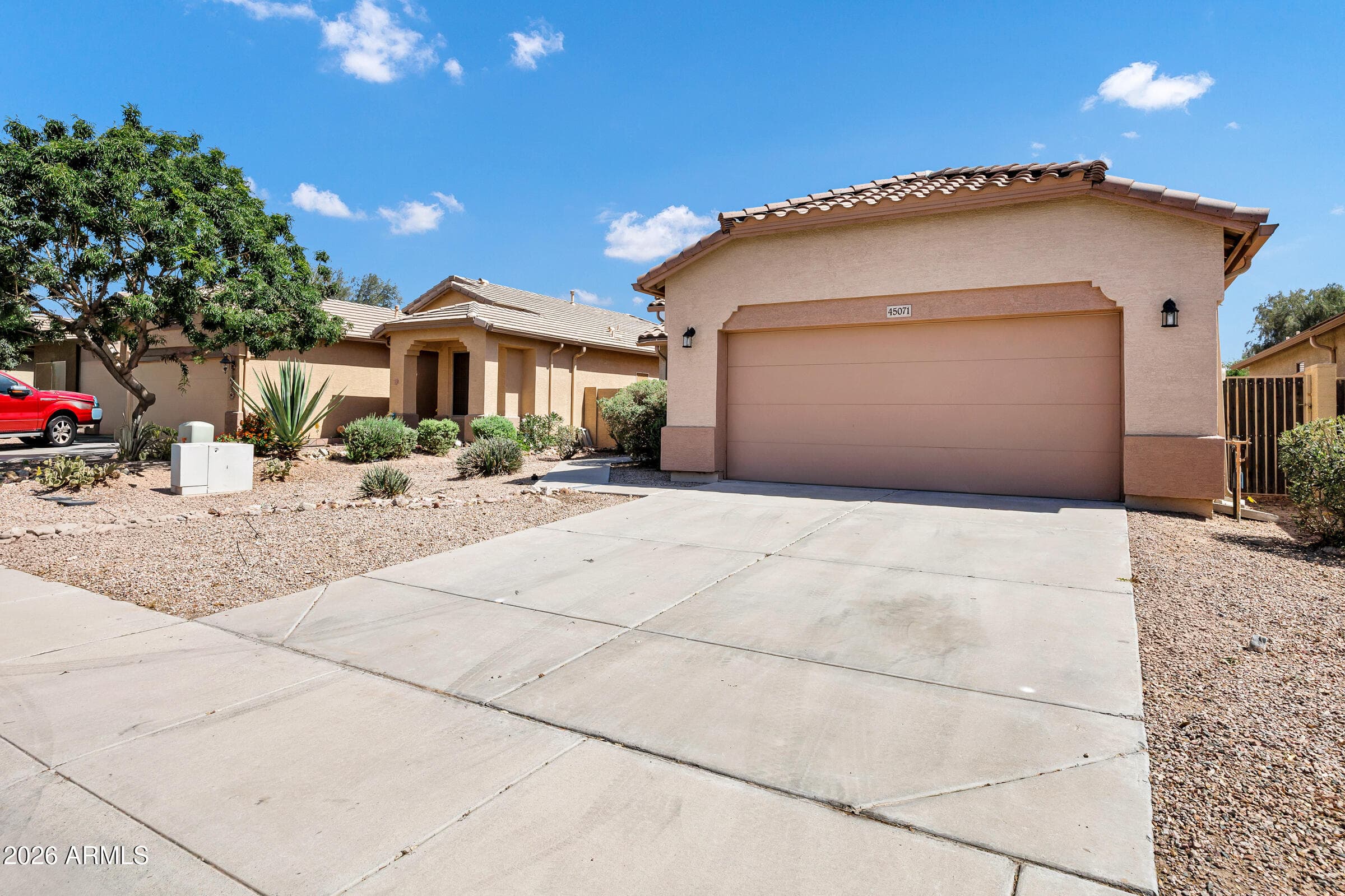 45071 W Yucca Ln — photo 2