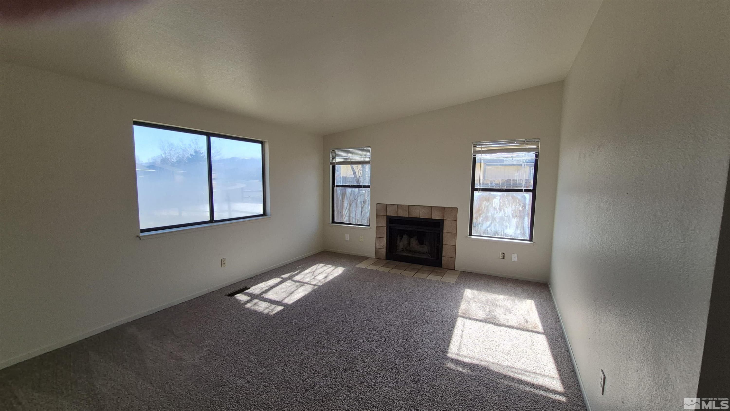 784 Hornet Dr — photo 2